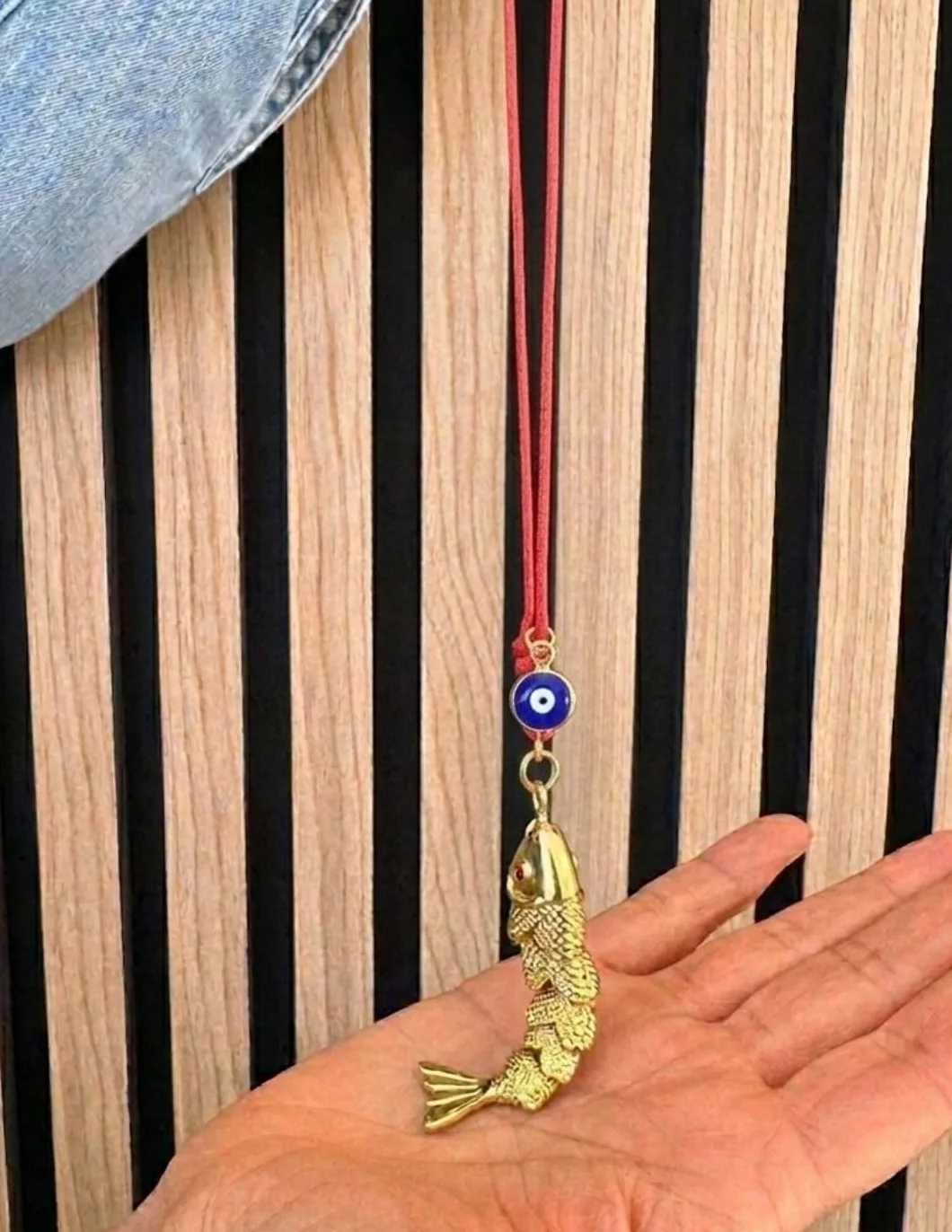 Collana estiva da donna nastro rosso con ciondolo pesce e occhio portafortuna fatta a mano Germania