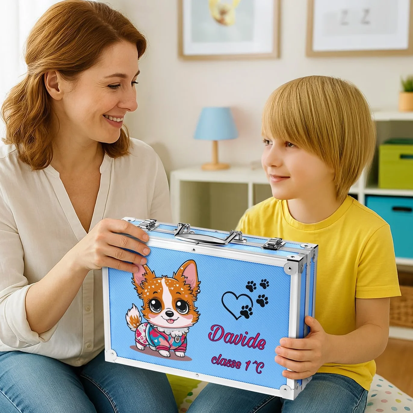 Maverton Valigetta Colori Personalizzata - Azzurra o Rosa a 2 Piani - Set Pittura e Disegno - Kit Matite Colorate Pastelli Pennarelli Colori a Matita - Regalo Bambini Compleanno