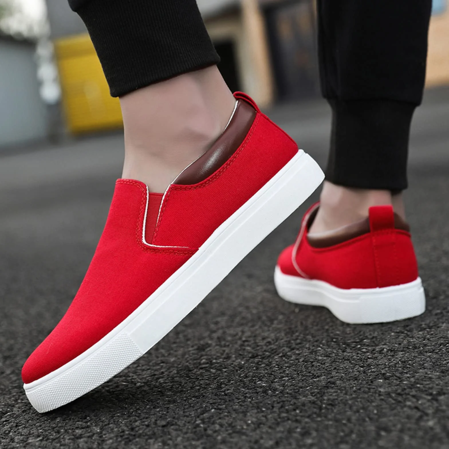 Mocassini casual larghi da uomo in tela bassa slip on sneakers tempo libero moda suole morbide scarpe comode scarpe da ginnastica classiche scarpe da passeggio