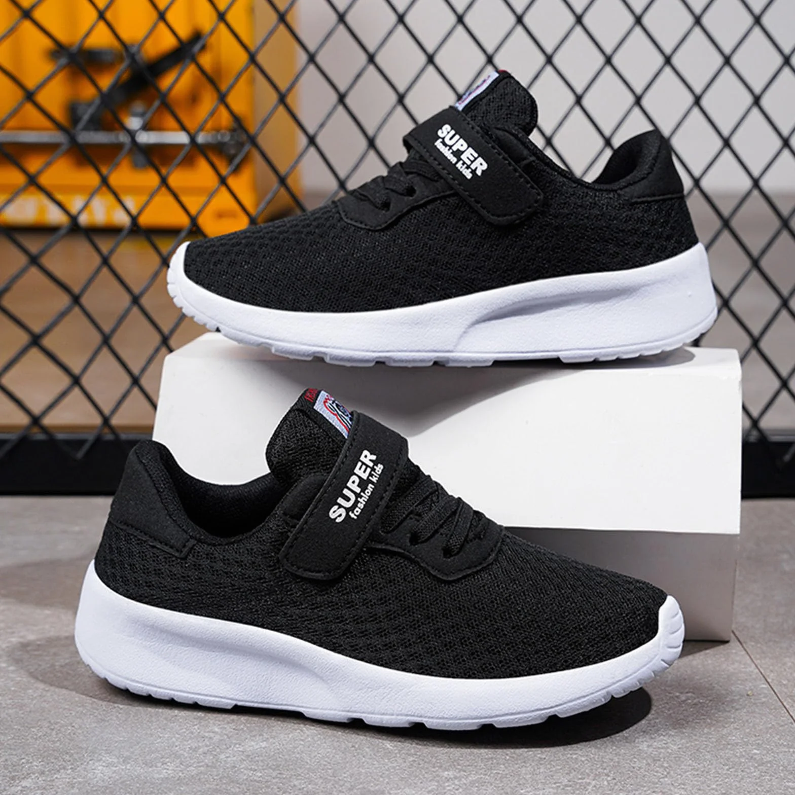 Scarpe da ginnastica per bambini, leggere, traspiranti, senza lacci, per ragazzi e ragazze, con suola flessibile, costruzione durevole, scarpe da corsa per bambini per attività scolastiche e