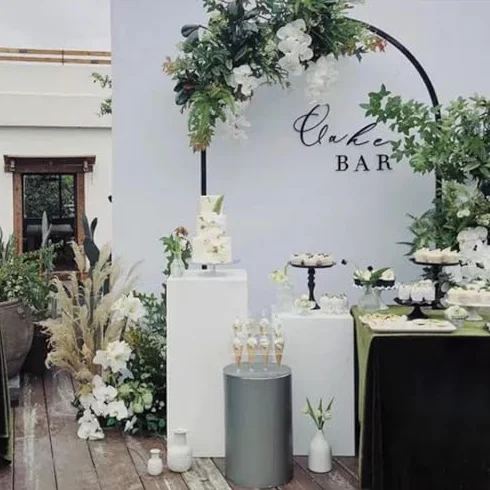 Supporti a piedistallo per decorazione eventi, forti colonne cubiche portanti per sculture nuziali e espositore da tavolo da dessert