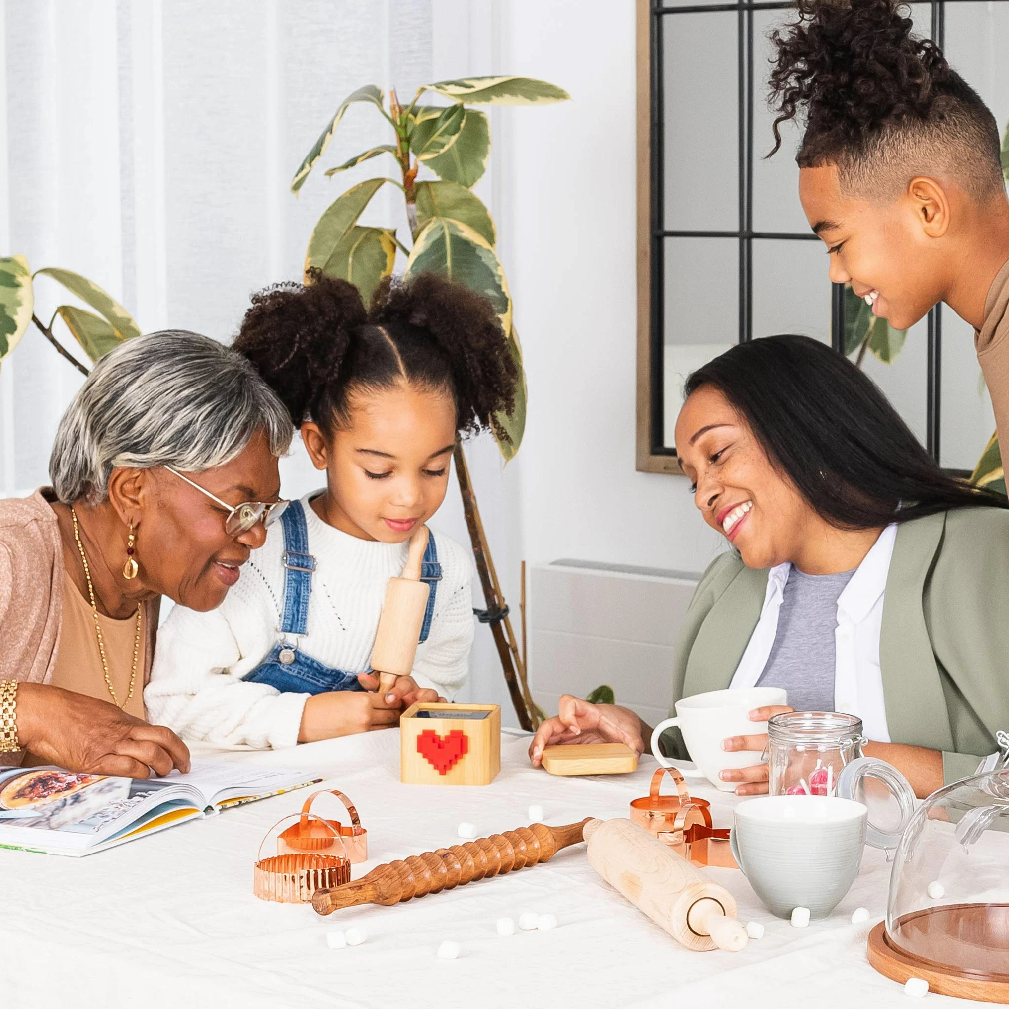 Lovebox Nero e Bianco | Scatola per Amore connessa | Presa Europa | Regalo Coppia, Festa della Mamma, Anniversario di Matrimonio, Regalo relazione a Distanza