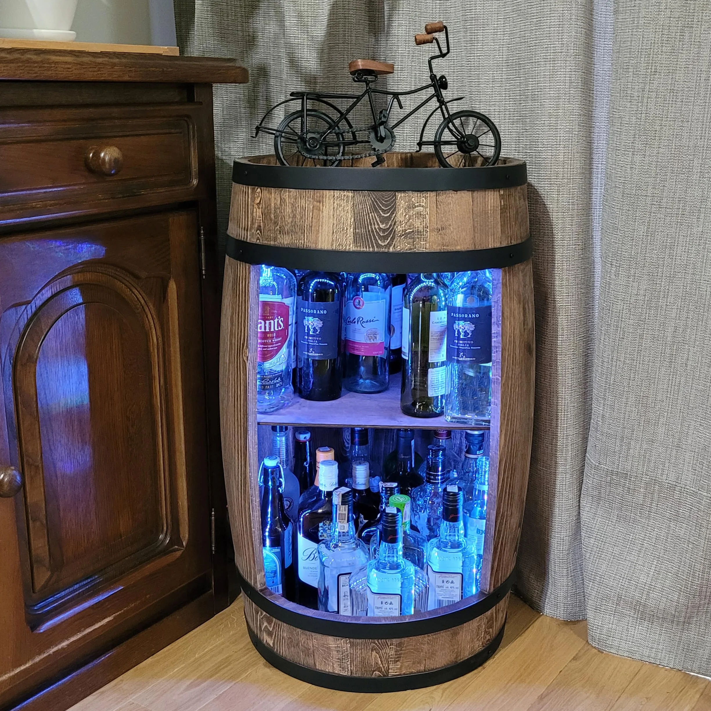 weeco Mobiletto bar a barile in legno con illuminazione a LED RGB, Minibar a forma di botte. Armadietto con ripianoper vini whisky - botte tavolo.Un uomini, Botte per Vino (wengé)