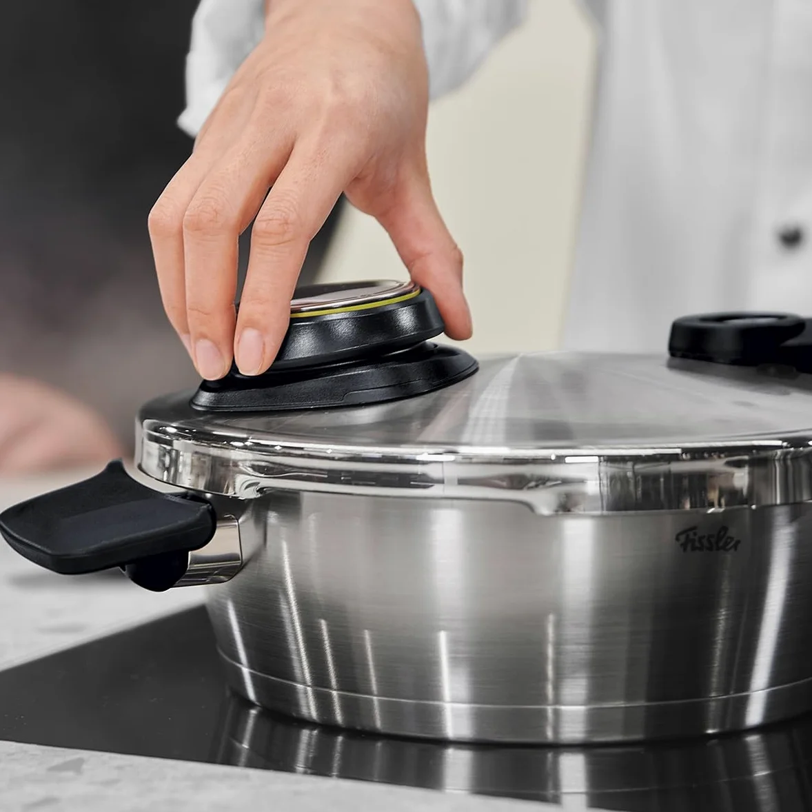 Fissler Vitavit Premium Pentola a pressione in acciaio inox 1.8 L, 18 cm, 4 livelli di cottura, incluso inserto, adatta a fornelli a induzione