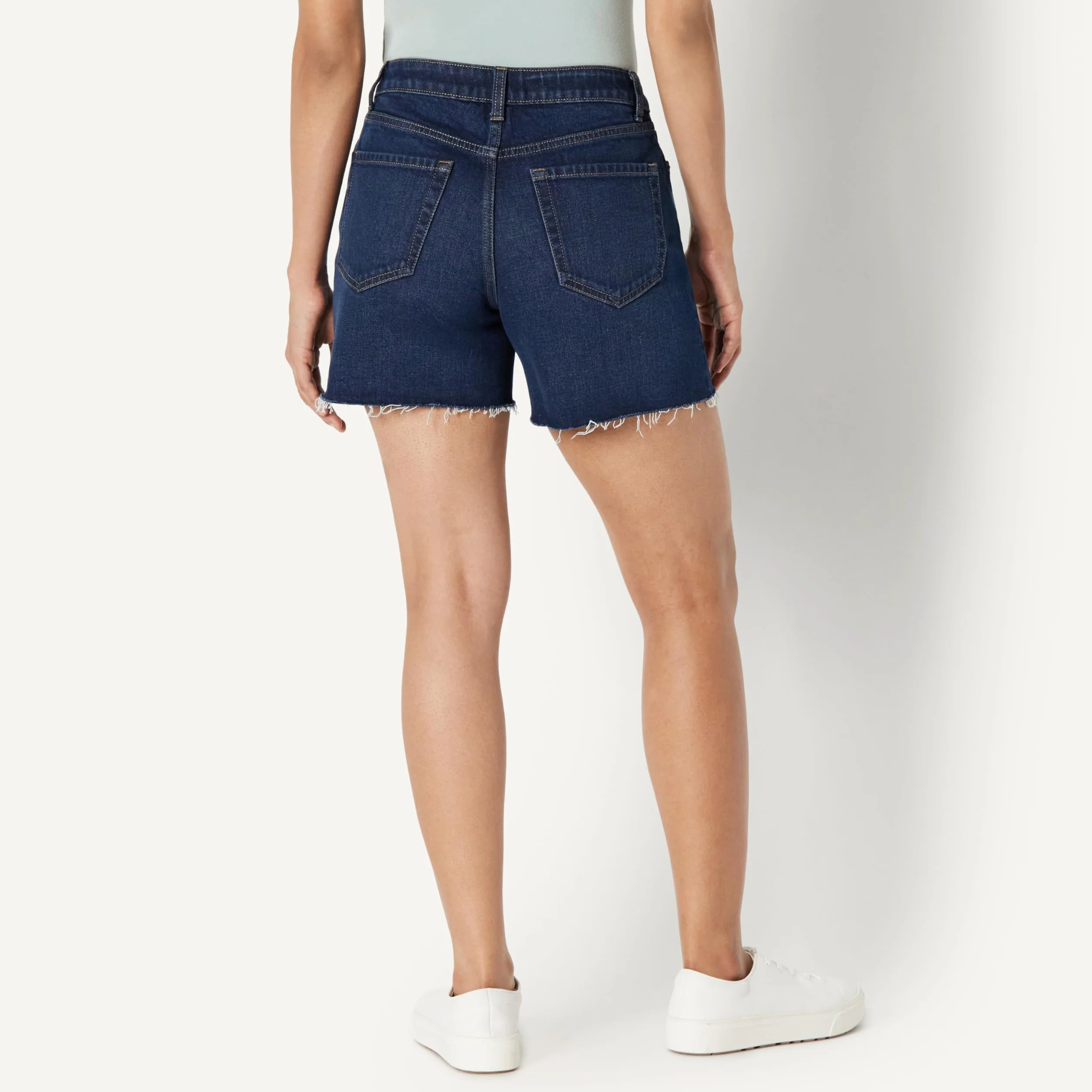 Amazon Essentials Pantaloncini in Denim a Vita Media, Leggermente Elasticizzati, Vestibilità Classica Donna