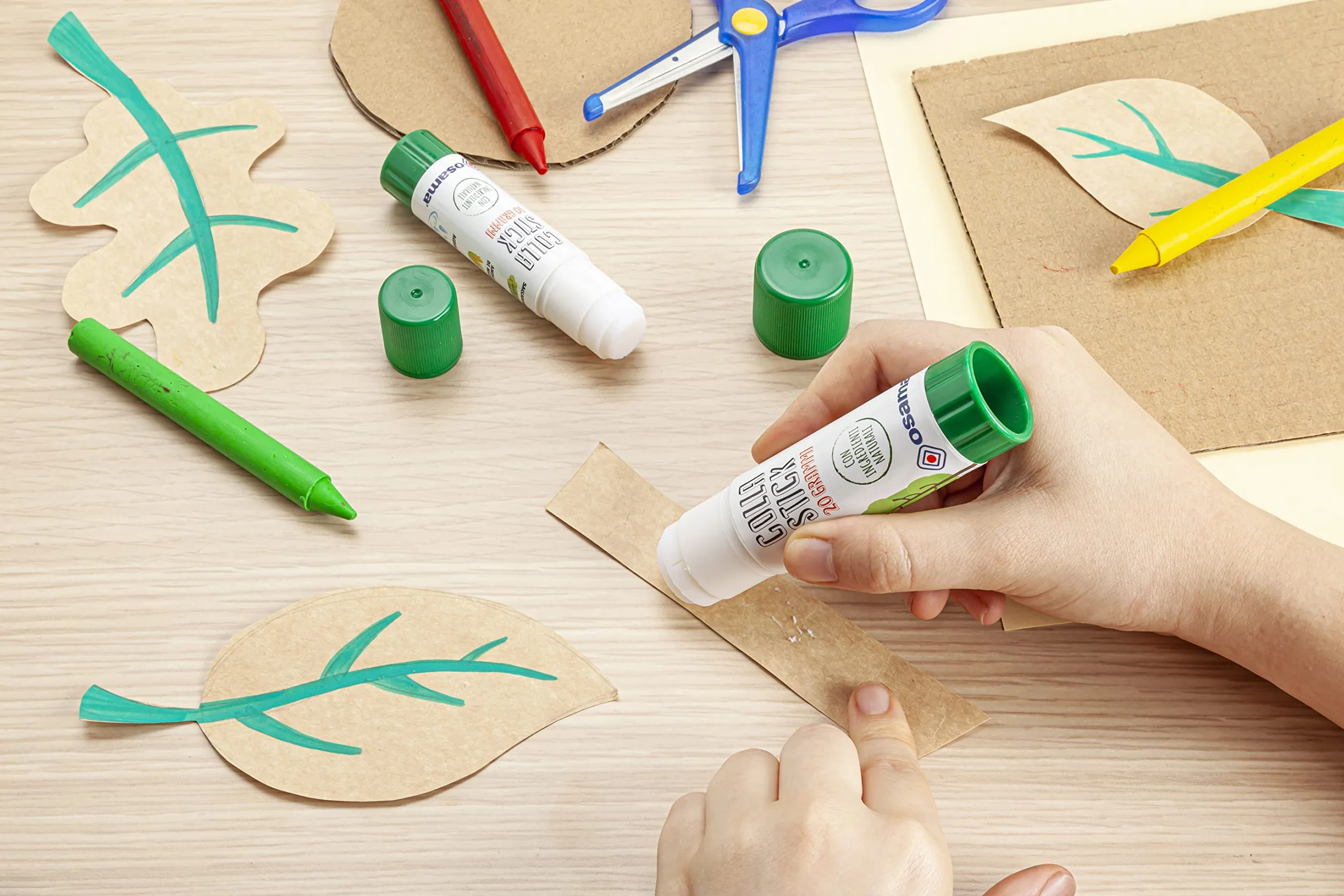 Osama - Colla Stick Extra Forte, Box da 30 Pezzi, 10 gr - Set Colle Stick Ideale per Cancelleria Scuola, Ufficio e Università - Scorrevole, Resistente e Adatta ai Bambini, con Ingredienti Naturali