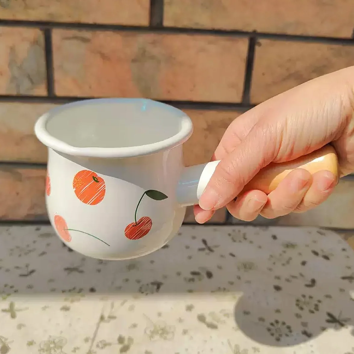 Pentola smaltata per latte, mini scaldabagno da 10,9 cm, 17 ml, con manico in legno, dimensioni perfette per riscaldare porzioni liquide più piccole…