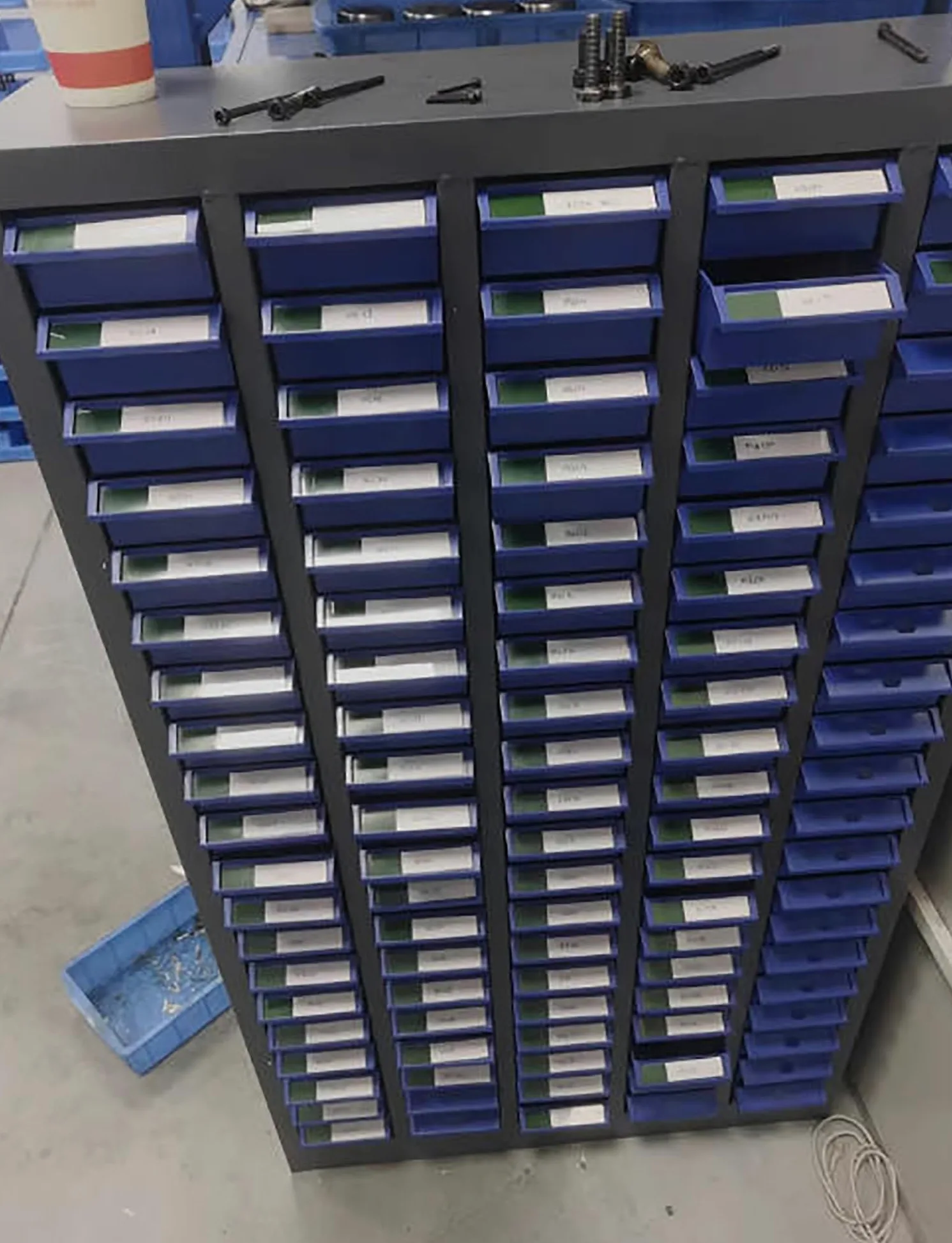 Armadietto portaoggetti, organizer per piccole parti per officina, garage e ripostiglio, cassetti sicuri per componenti elettronici e hardware, design a 20 cassetti