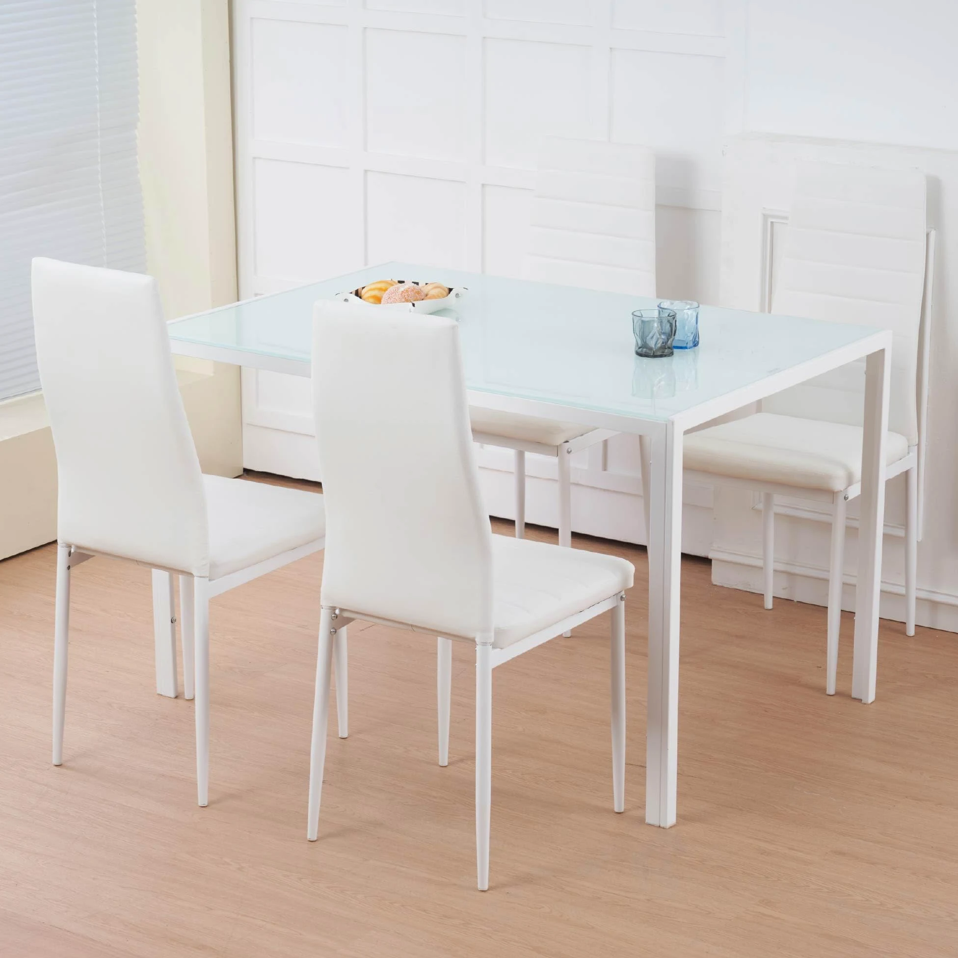 IlGruppone Set Sedie e Tavolo da Pranzo con Ripiano in Vetro Temperato e Sedia Imbottite in Similpelle Nera Design Moderno, 4 o 6 Posti Ideale per Cucina o Soggiorno - Bianco - 4 Posti