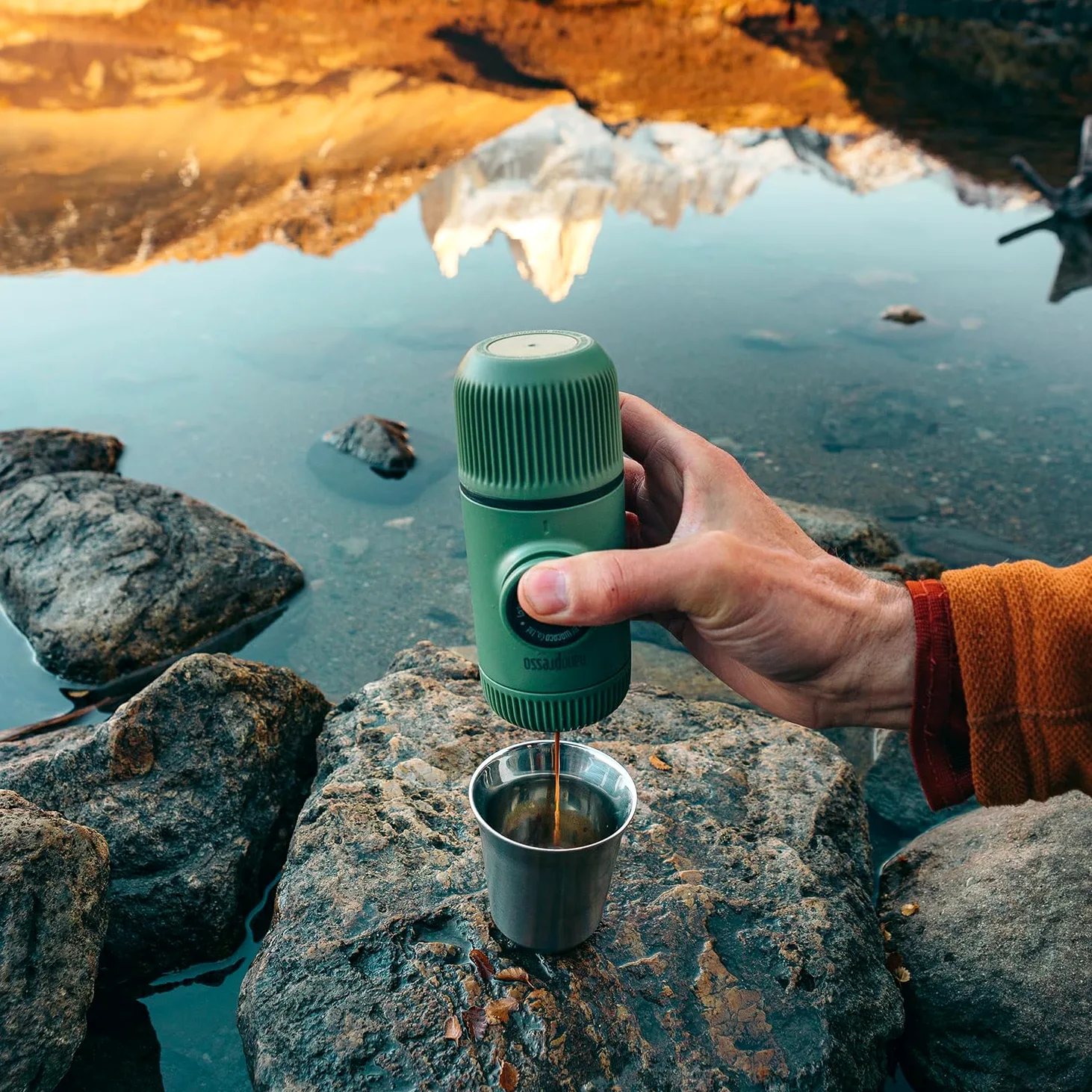 WACACO Nanopresso con S-custodia di Nanopresso, Macchina Caffè Portatile, Versione di Aggiornamento di Minipresso, Espresso Portatile, Caffe Viaggio, Operazione Manuale (Nuovi Elementi Verde Muschio)