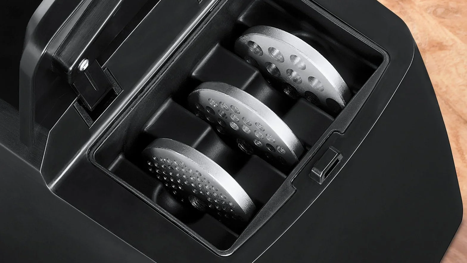 Bosch Tritacarne ProPower MFW68660, 800 W, Potenza Blocco Motore 2200W per Grandi Quantità, Grande Maneggevolezza, Funzione Reverse, Tanti Accessori Inclusi, Nero, Acciaio Inox