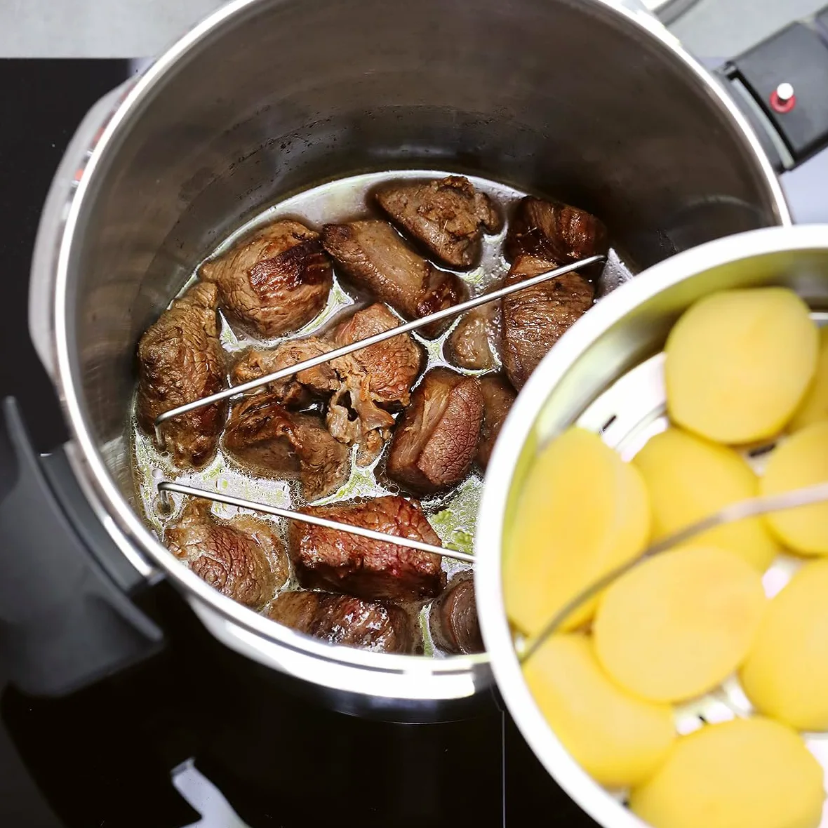 Fissler Vitavit Premium Pentola a pressione in acciaio inox 6 L, 22 cm, 4 livelli di cottura, incluso inserto, adatta a fornelli a induzione