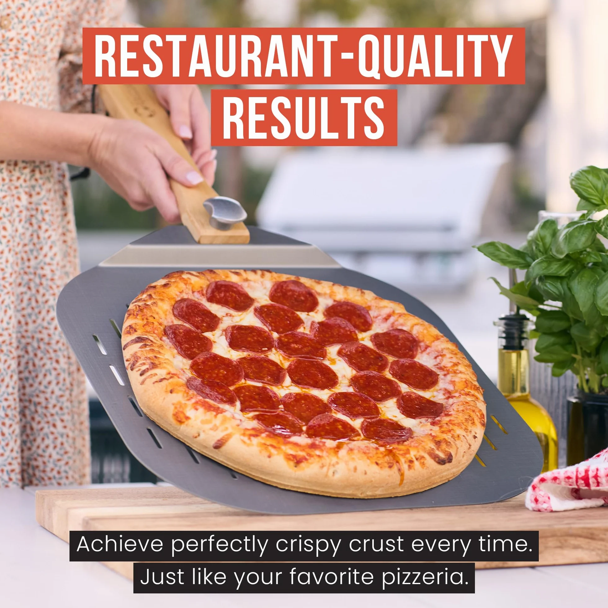 Pala per Pizza Forata in Alluminio con Manico Pieghevole 35,6 x 40,6 cm Chef Pomodoro