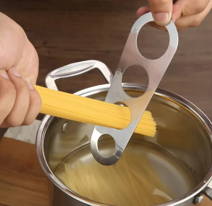Dosatore Misurino Dosaspaghetti Misura Spaghetti Dosatore per pasta lunga in Acciaio Inox utensile da Cucina con 4 fori di Misurazione.
