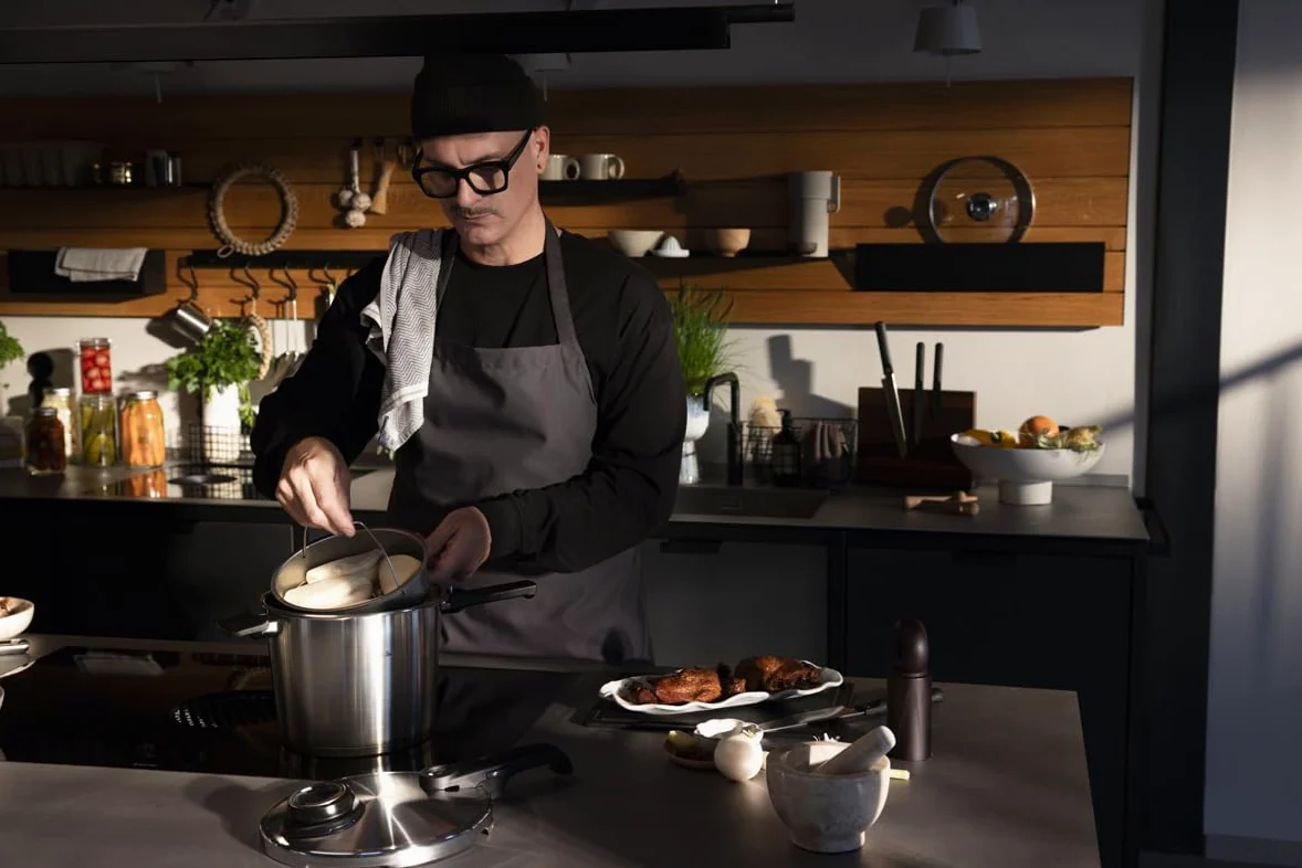 Fissler, Set da 4 pezzi con pentola a pressione Vitavit Premium 4.5 L, diametro 22 cm, con padella a cottura rapida 2.5 l , diametro 22 cm, con coperchio in metallo, per cottura a induzione