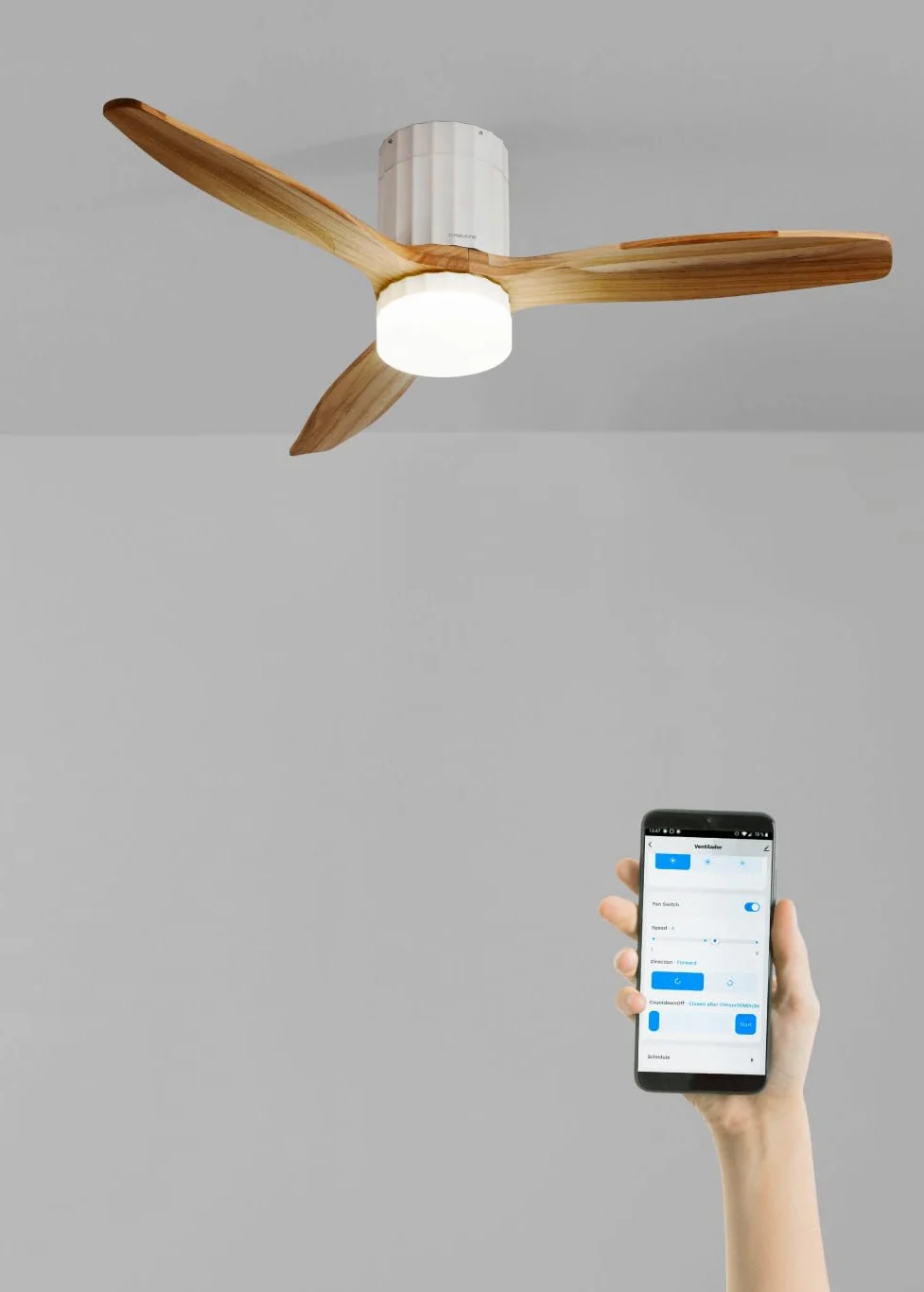 CREATE / WINDCALM LINE/Ventilatore da soffitto bianco con luce Wifi e telecomando, pale Legno chiaro linee verticali / 40W, Timer, Ø132 cm, 6 velocità, 3 temperature di luce, funzione estate-inverno