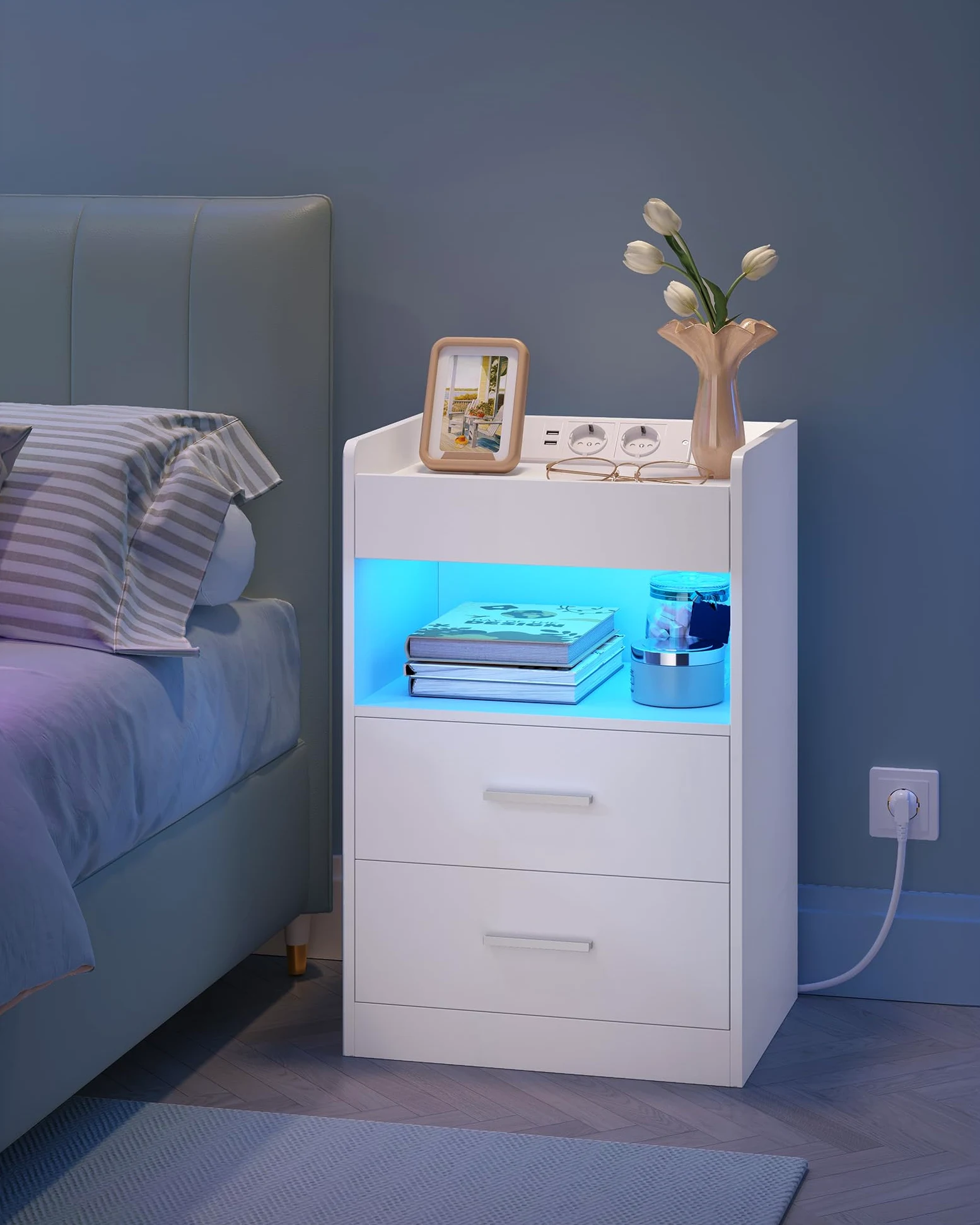 Hzuaneri Comodino Set di 2, Comodini Camera da Letto con Luce LED e Stazione di Ricarica, 2 Cassetti, Tavolino con vassoio, 35 x 40 x 60 cm, Soggiorno, Bianco NS33603XEU