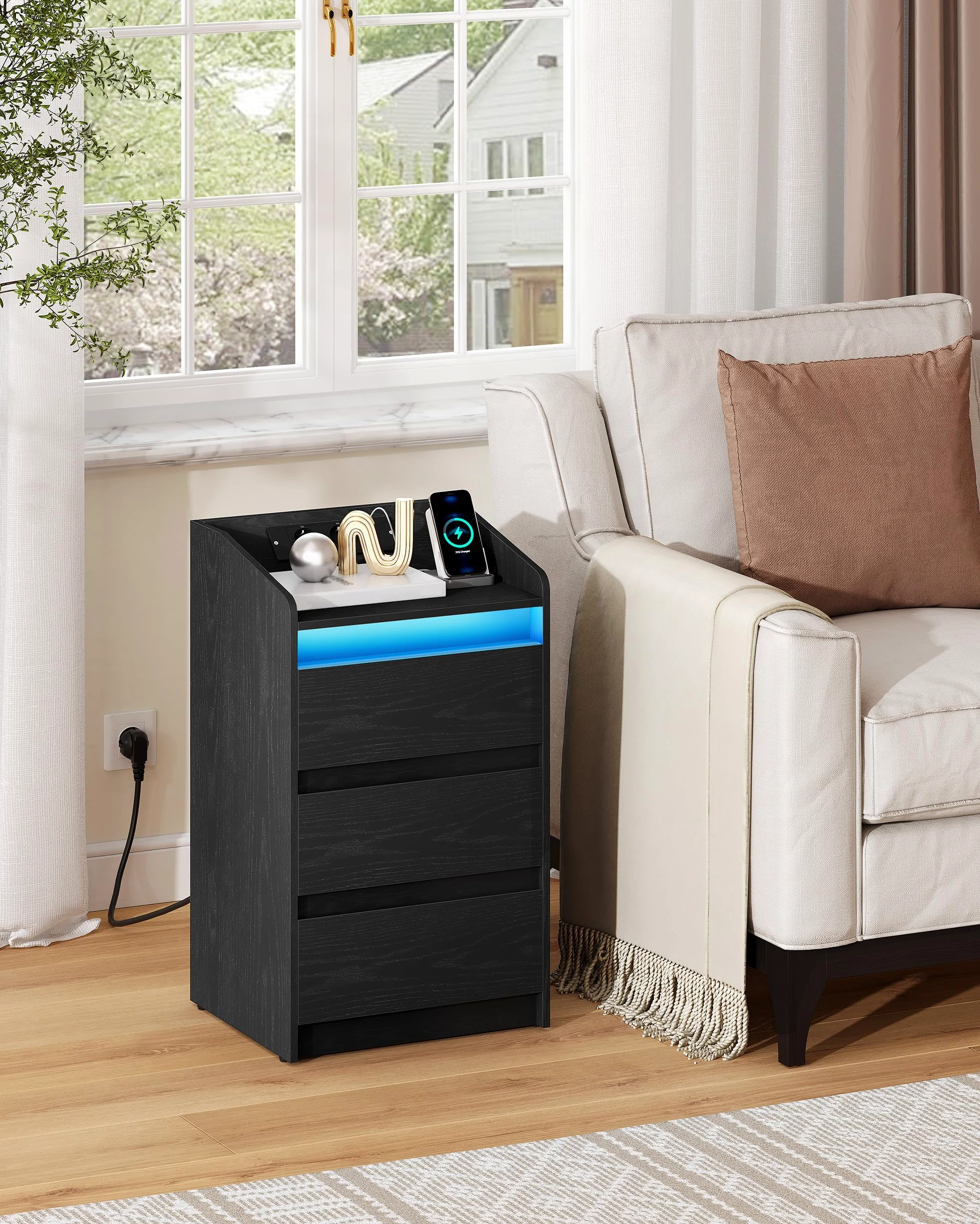 Hzuaneri Comodino Set di 2 con 3 Cassetti, Tavolino con Stazione di Ricarica LED, 2 Prese CA e 2 Porte USB per Camera da Letto, Soggiorno, Nero NS40104X