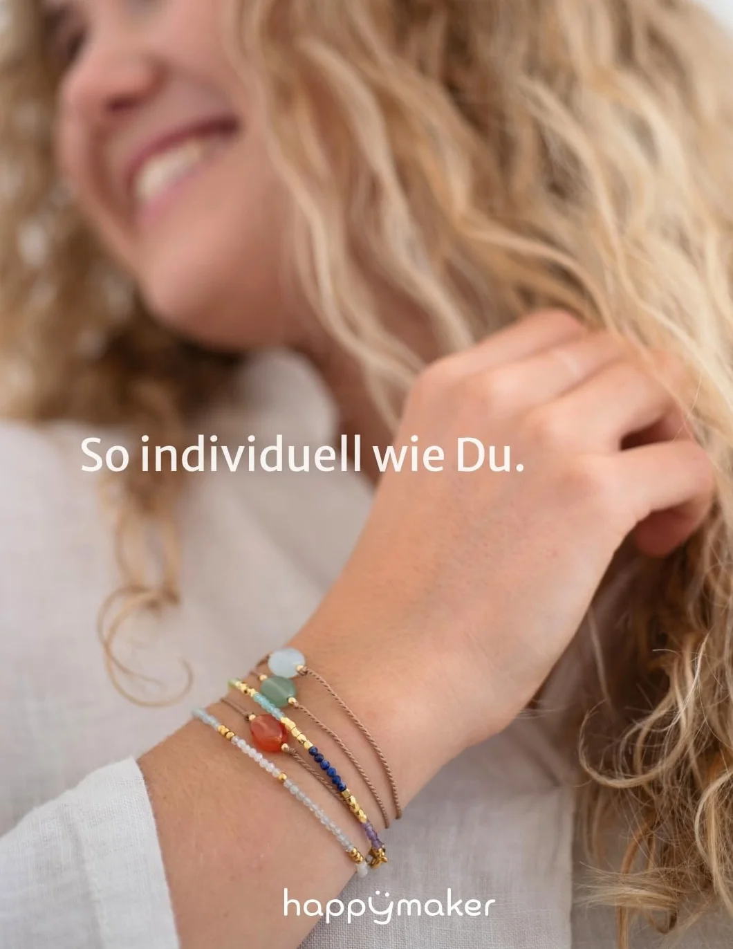 Bracciale avventurina da donna fatto a mano con pietre preziose verdi e perline dorate in confezione regalo