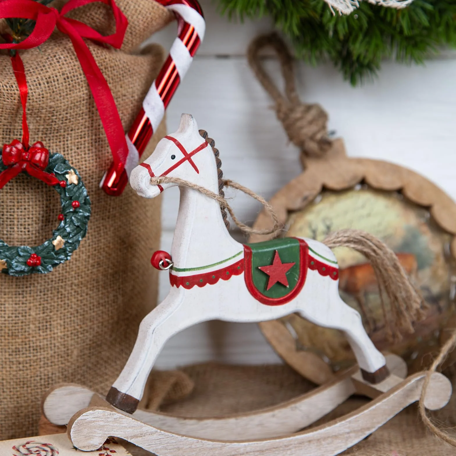 Cavallo a dondolo in legno decorazione natalizia 21 cm rosso bianco verde