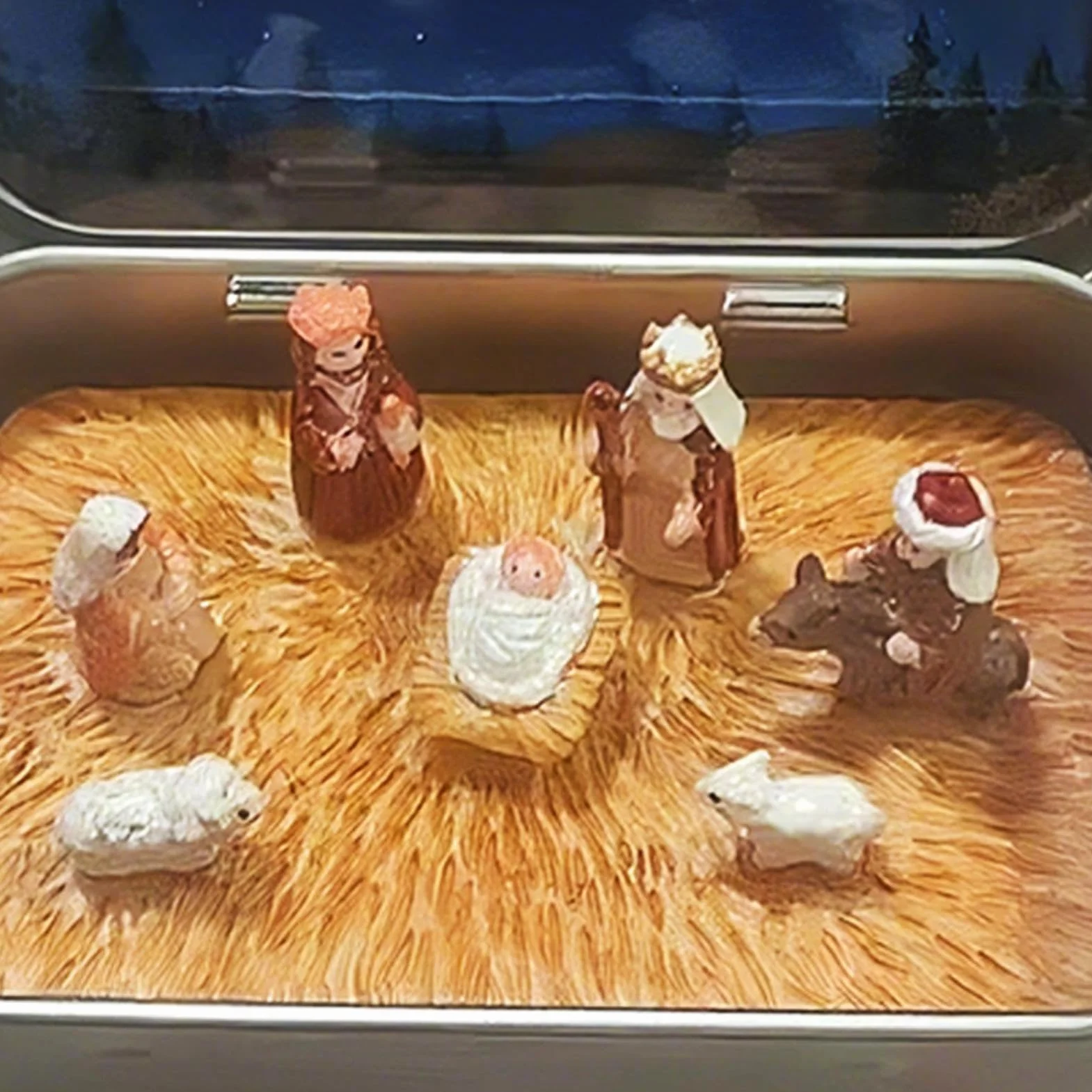 Presepe natalizio illuminato, set di statuette della Sacra Famiglia, statue di Gesù Cristo in resina, decorazione natalizia, scena in miniatura, statua in resina, presepe compatto in scatola di latta