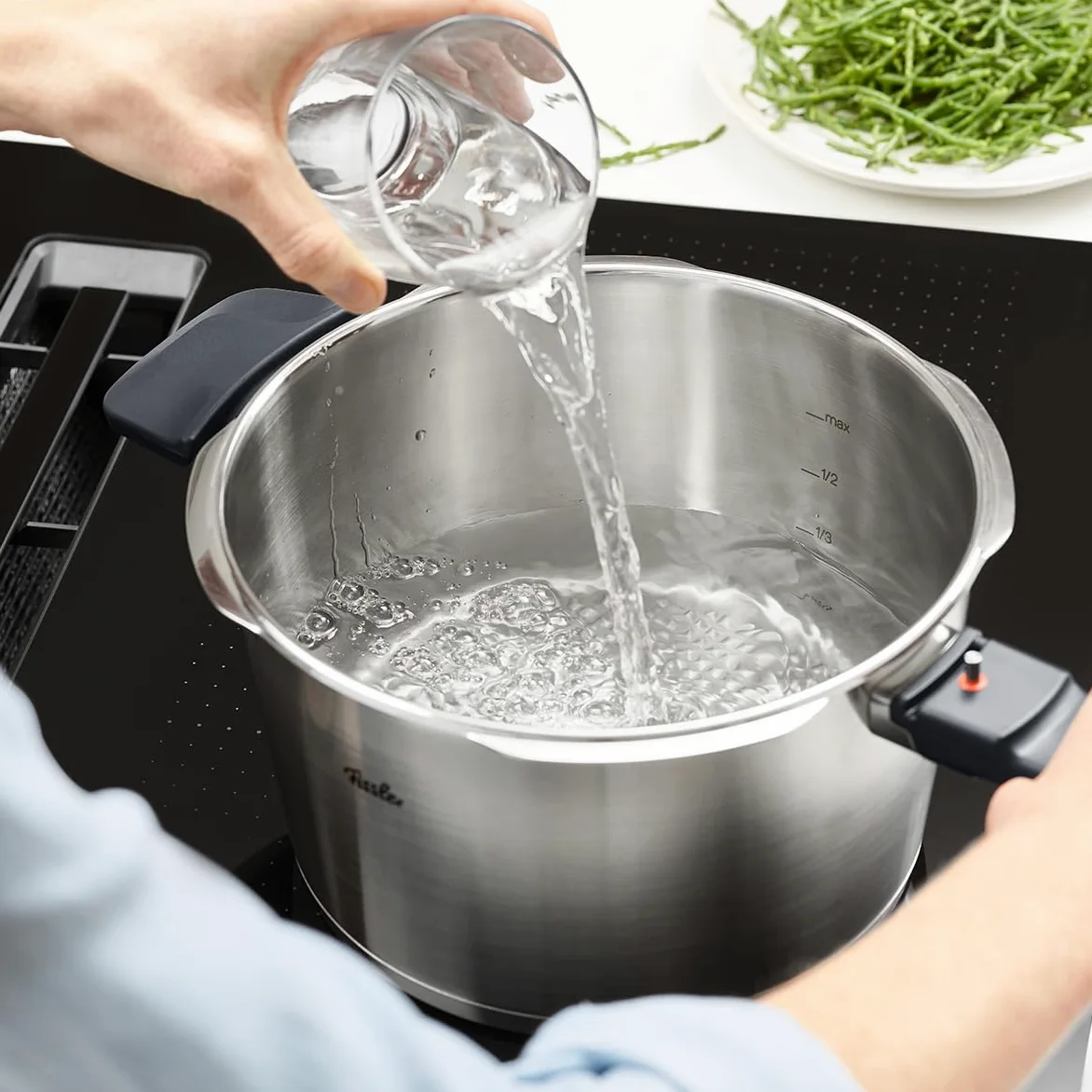 Fissler Vitavit Premium Pentola a pressione in acciaio inox 3.5 L, 22 cm, 4 livelli di cottura, incluso inserto, adatta a fornelli a induzione