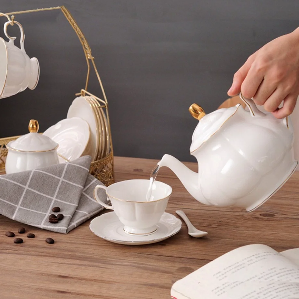 fanquare 15 Pezzi Set da tè in Ceramica Bianca Inglese Semplice,Teiera,Tazze di Porcellana per Osso con Cucchiai di Supporto in Metallo