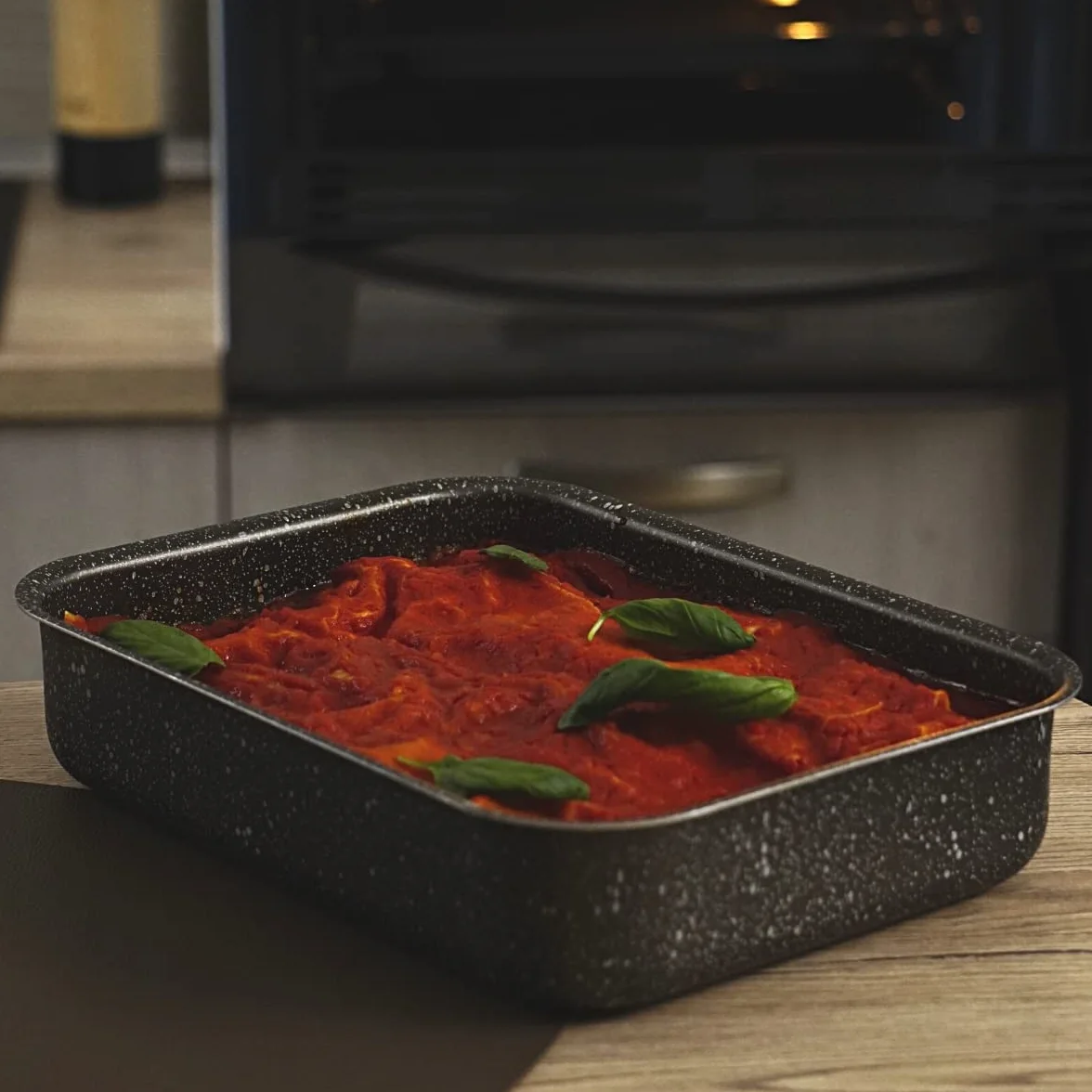 NAMAI Teglia Forno Rettangolare 22cm x 30cm x 6,5cm - Lasagnera Antiaderente - Adatta Per la Lavastoviglie- Alluminio - Teglie da Forno - Design Effetto Pietra (22cm x 30cm)