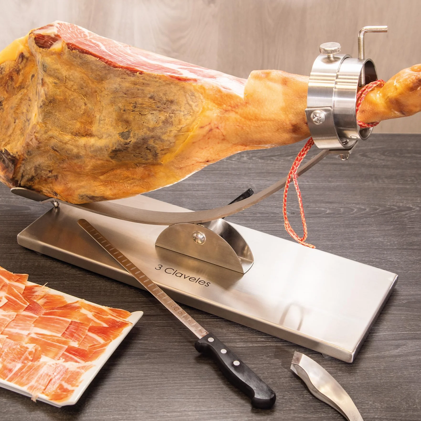 Supporto per prosciutto in Acciaio Inox, Base 50 x 18 cm, Testa Girevole, Fissaggio a V con spiedino, Design Professionale, Stabile e Facile da Pulire, Ideale per prosciutti di Qualsiasi Dimensione