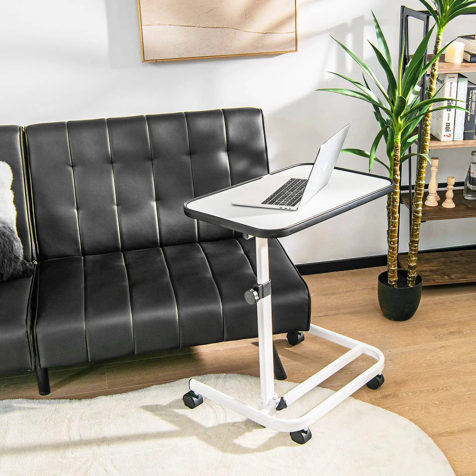 GYMAX Tavolo da Letto Tavolino Laterale con 4 Rotelle Universali, Angolo e Altezza Regolabile, Piano Inclinabile, a Forma di C, per Soggiorno, Camera da letto, Ospedale (Bianco)