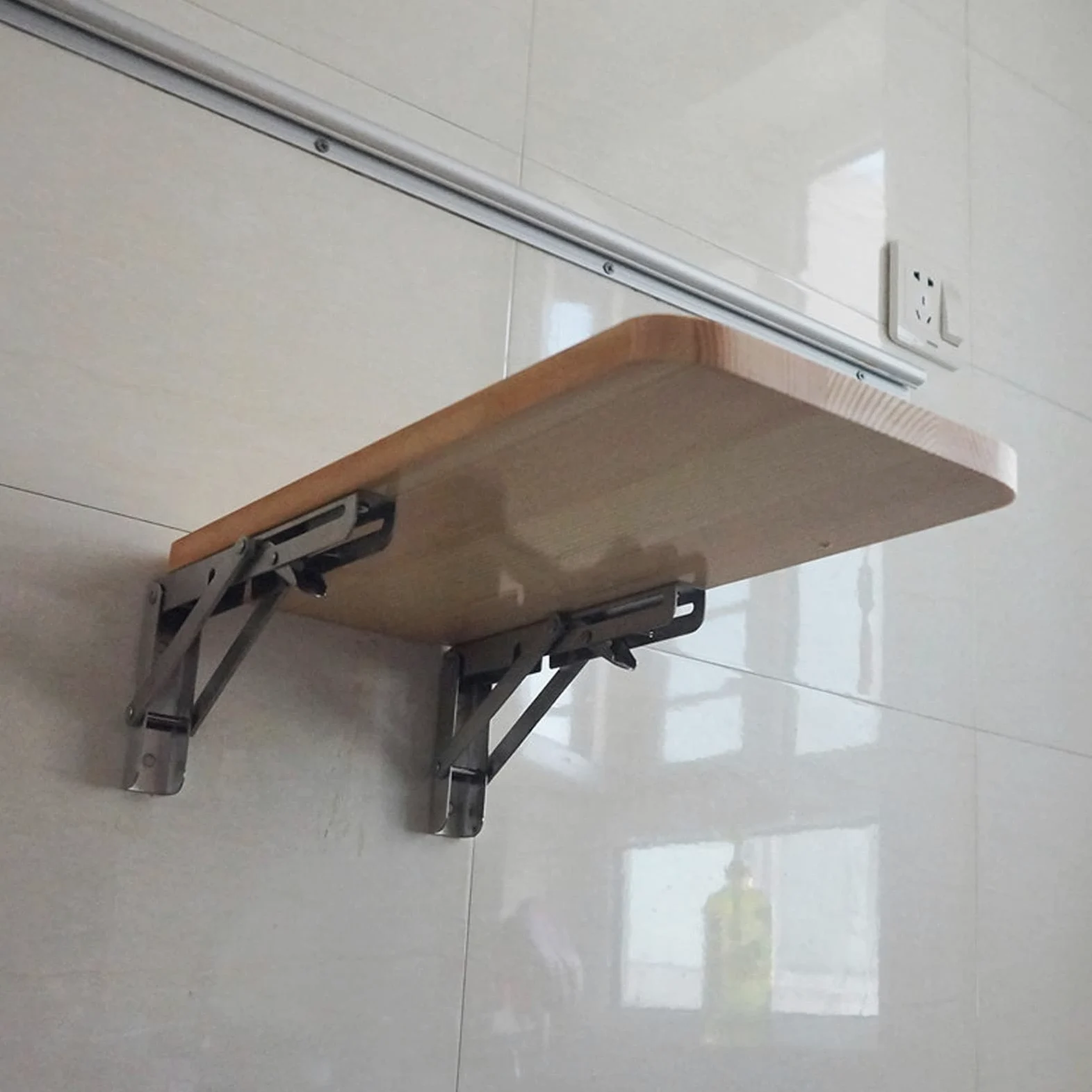 Tavolo da muro pieghevole per soggiorno, legno massello e staffe in acciaio inox | Tavolini da parete Tavolo da lavoro Tavolo da pranzo Tavolo da pranzo Appeso Scrivania per computer, Design moderno