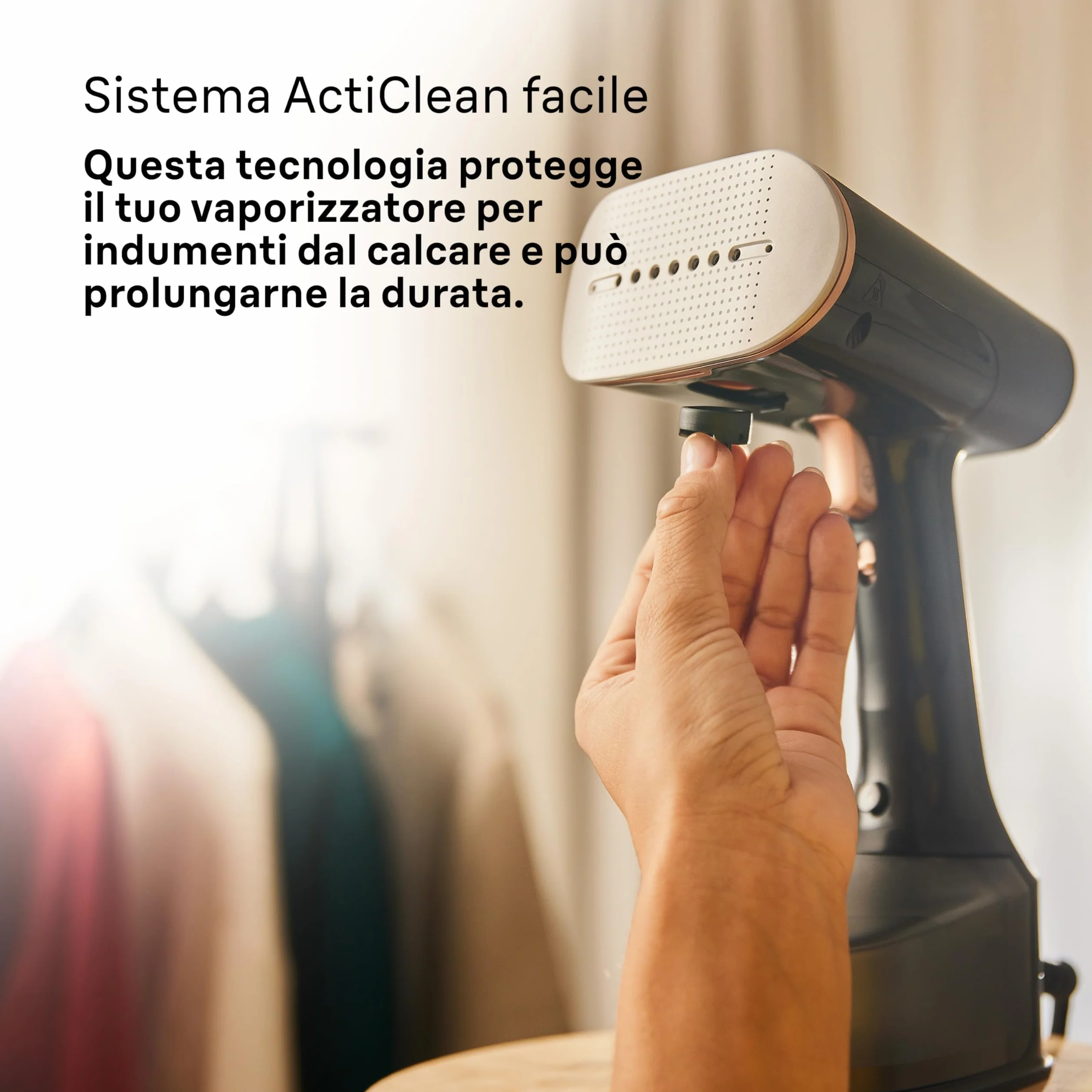 Braun QuickStyle 7 GS7077BK, Stiratore Verticale con Tecnologia Dual FreeGlide 3D e Piastra Riscaldata, con Riscaldamento Rapido, Vapore 35 g/min, Capacità 250 ml, Cavo 3 m, 1600W, Nero/Oro