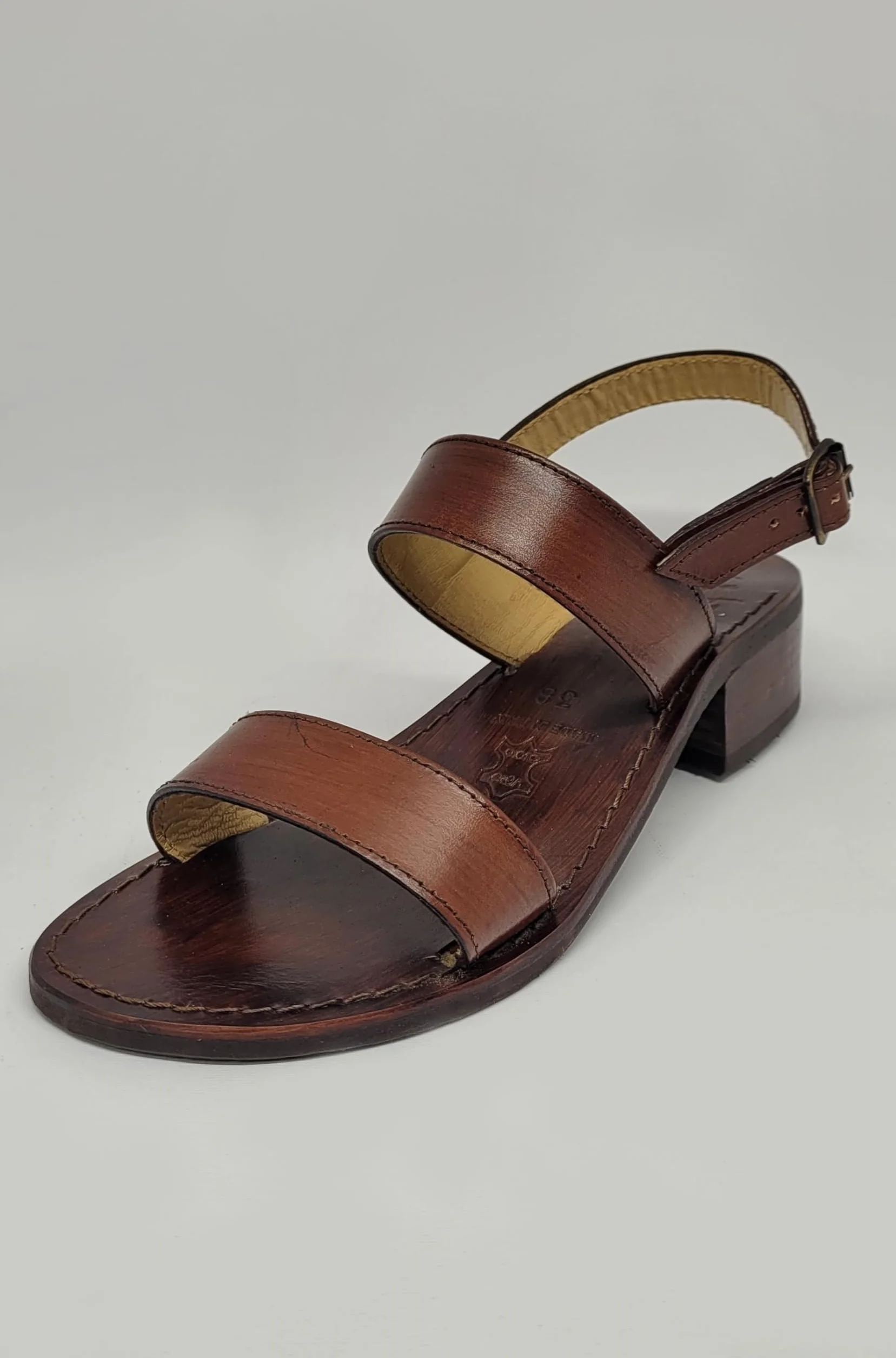 Sandali artigianali da donna in vera pelle e cuoio Made in Italy