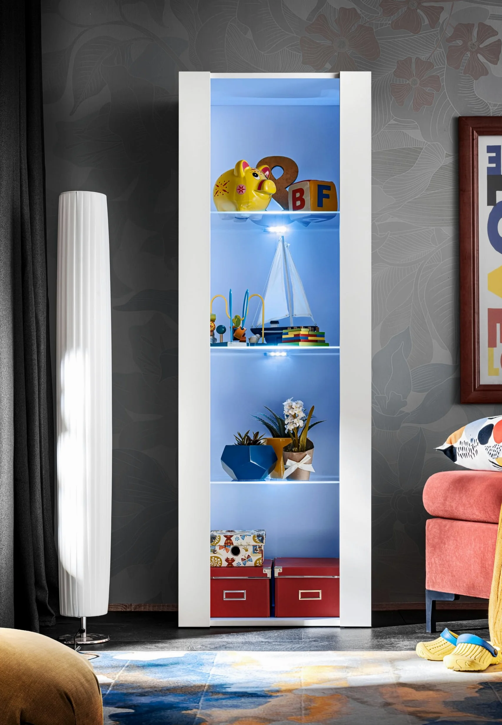 Komodee, Vetrina Tivoli, Bianco, Larghezza 55 cm x Altezza 159 cm x Profondità 35 cm, LED BLU, 3 ripiani, Per soggiorno, Camera da letto, anticamera