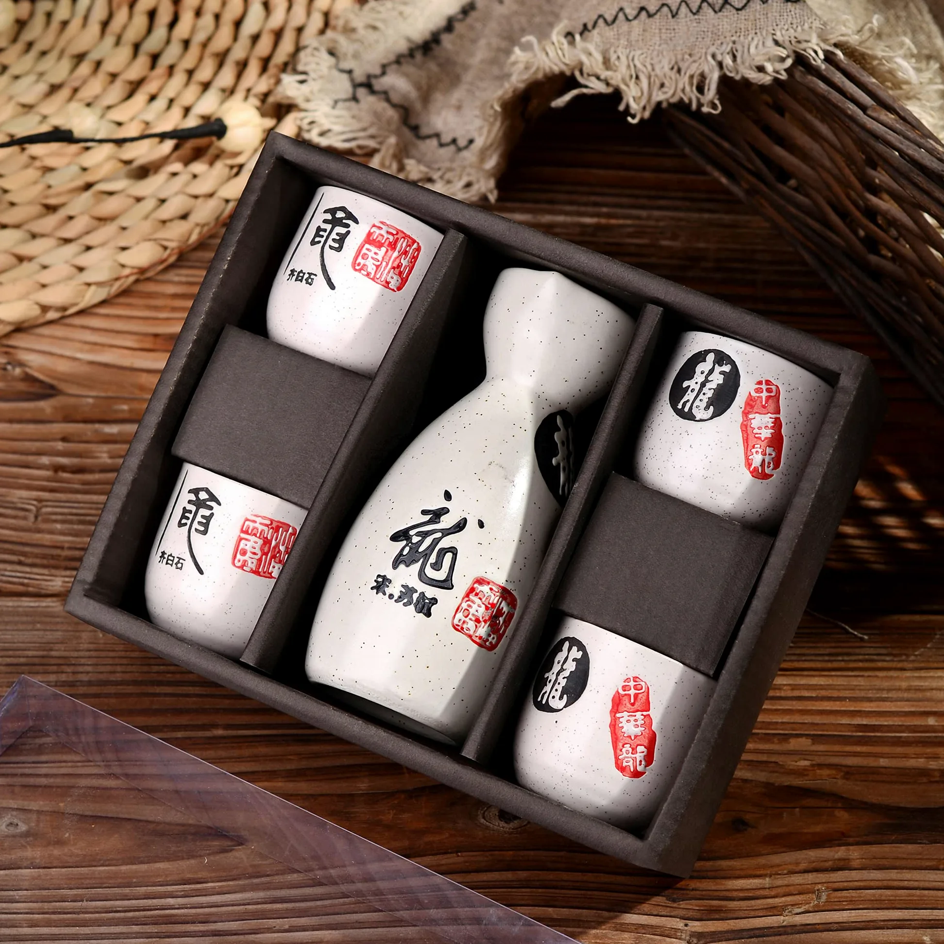 Set e Bicchieri da Sakè, Set Tradizionale Giapponese con Bicchierini da Sakè in Porcellana Ceramica Artigianale Set 5 Pezzi, 1 Sake Pot, 4 Tazze di Sake, Bianca