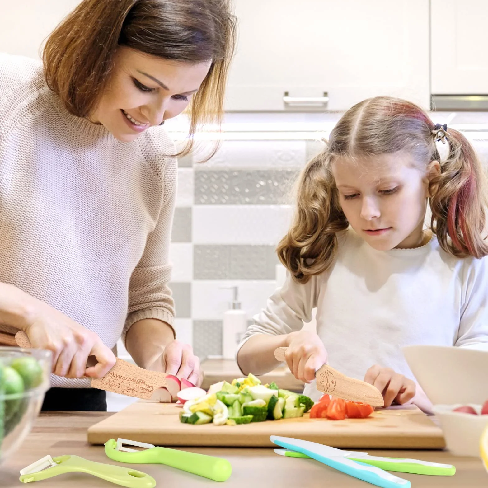 Set di 7 coltelli da cucina per bambini per tagliare e cucinare frutta o verdura, con coltello in legno, tagliere, pelapatate, piccolo tagliere per bambini