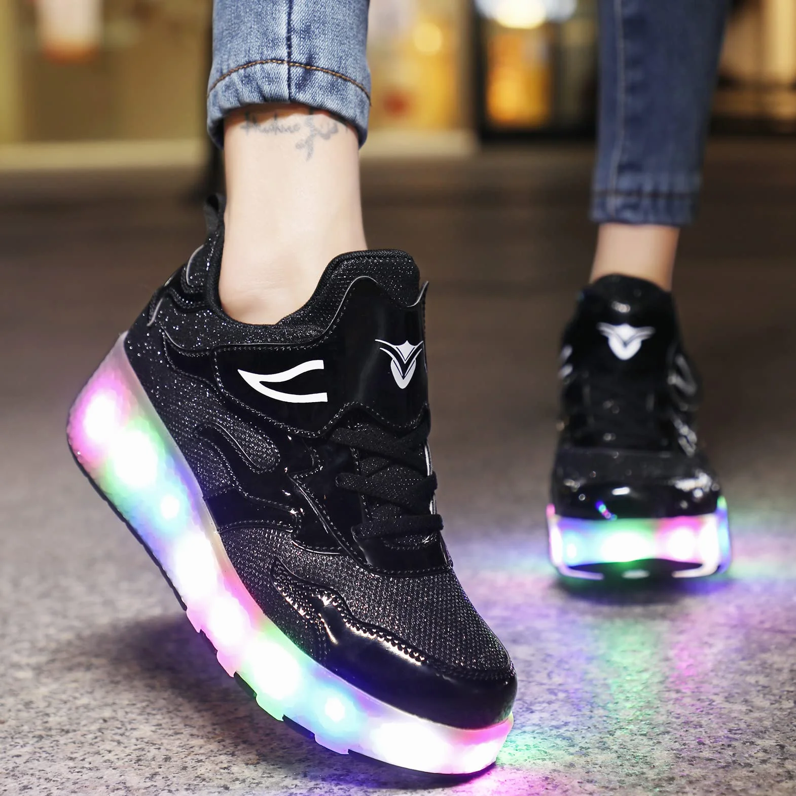 LED Scarpe con Rotelle Automatiche Skate Sportive Ginnastica Lampeggiante Outdoor Multisport Running Sneaker