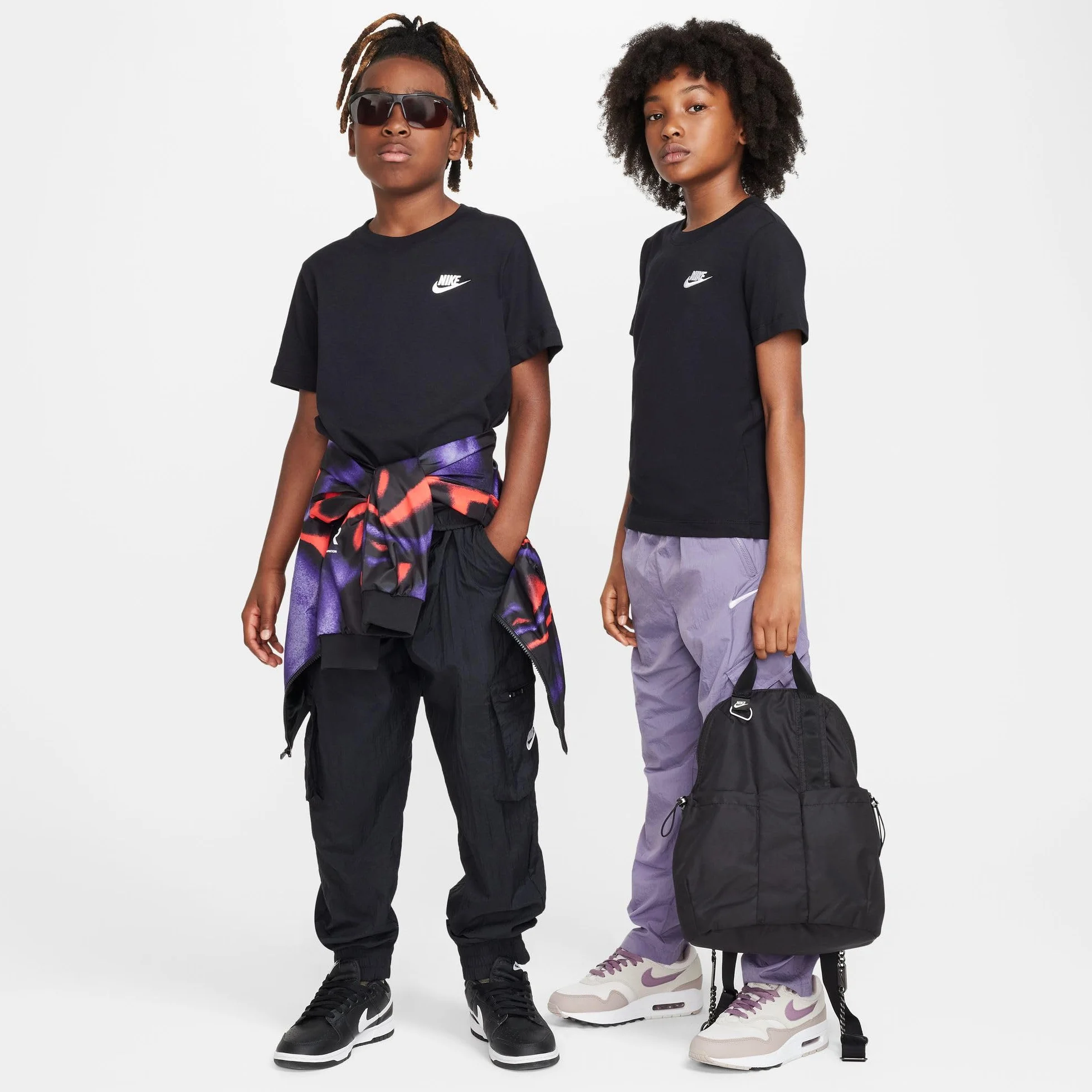 Nike K NSW Tee EMB Futura Lbr Top Unisex - Bambini e Ragazzi (Pacco da 1)