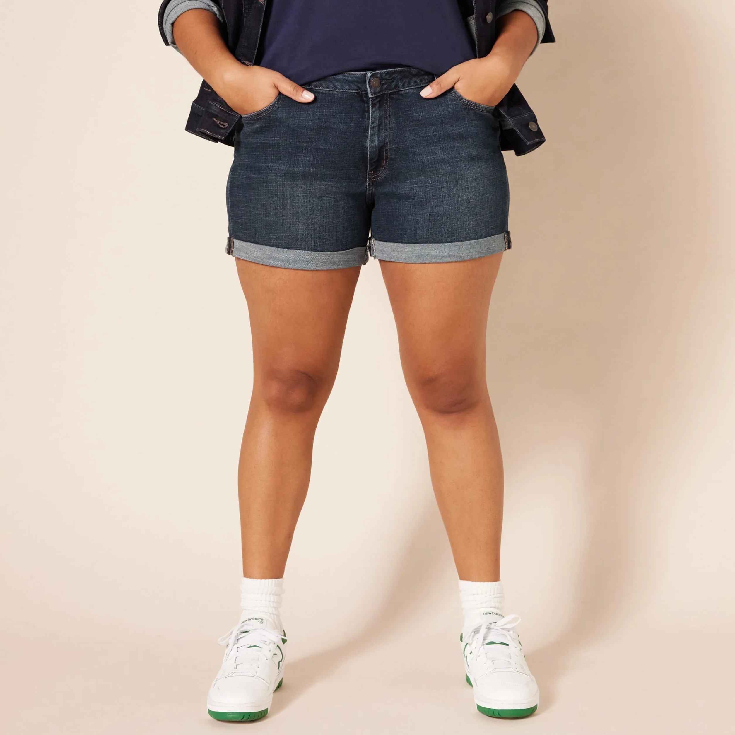 Amazon Essentials Donna Pantaloncini a Vita Media, Vestibilità Aderente e Interno Gamba 10,2cm