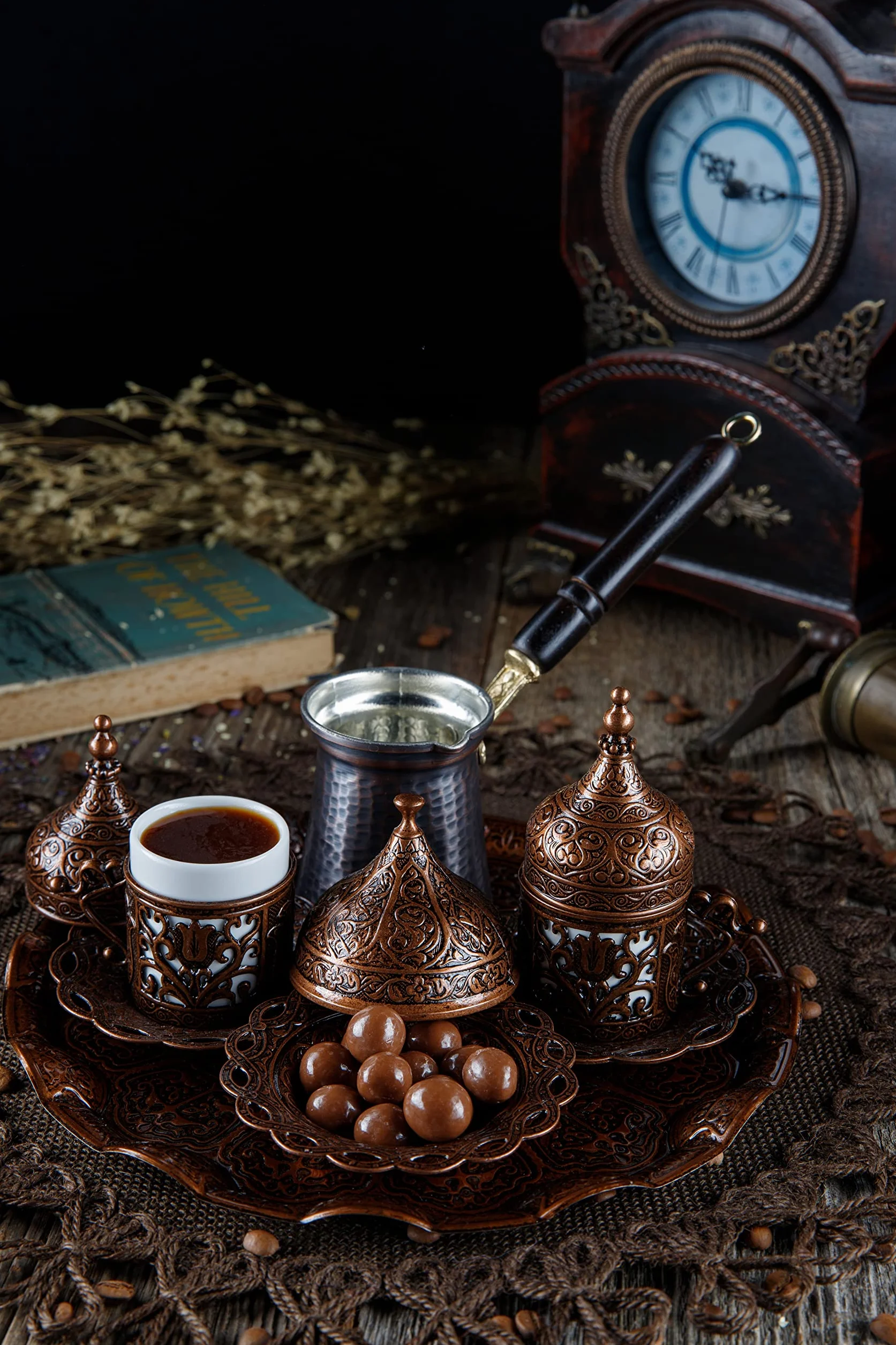 DEMMEX Set da Caffè Turco da 12 Pezzi con Cezve in Rame – Tazzine, Portatazze, Piattini, Zuccheriera e Vassoio – Elegante Set Artigianale per 2 Persone, Antico