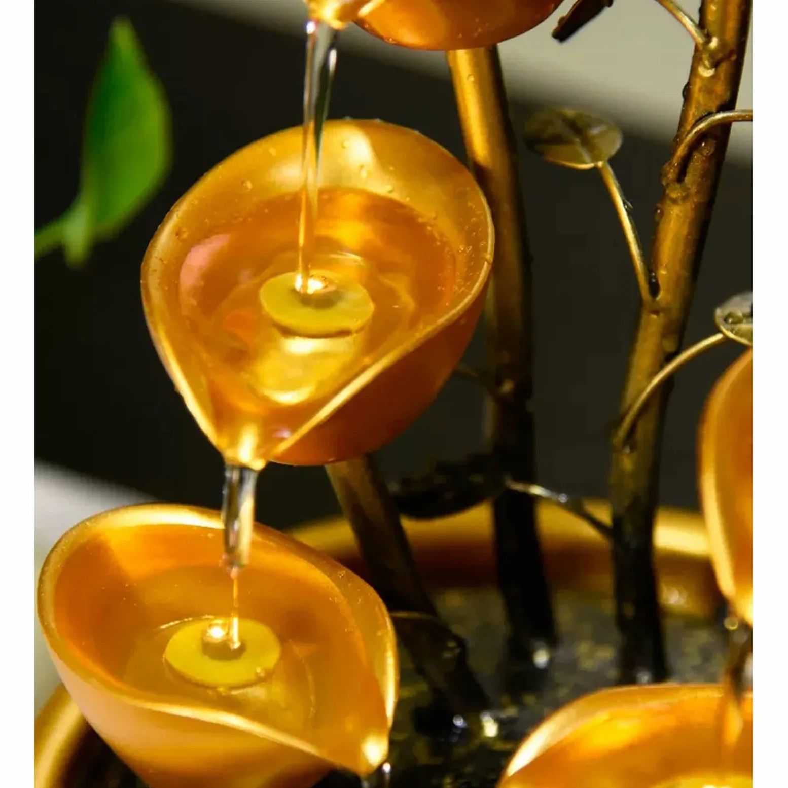 Fontane da Tavolo Fontana da tavolo Fontana da tavolo creativa con acqua corrente con motivo a moneta in oro dorato Base decorativa e fontana da tavolo con pompa Fontane da Tavolo Per Interni(S)