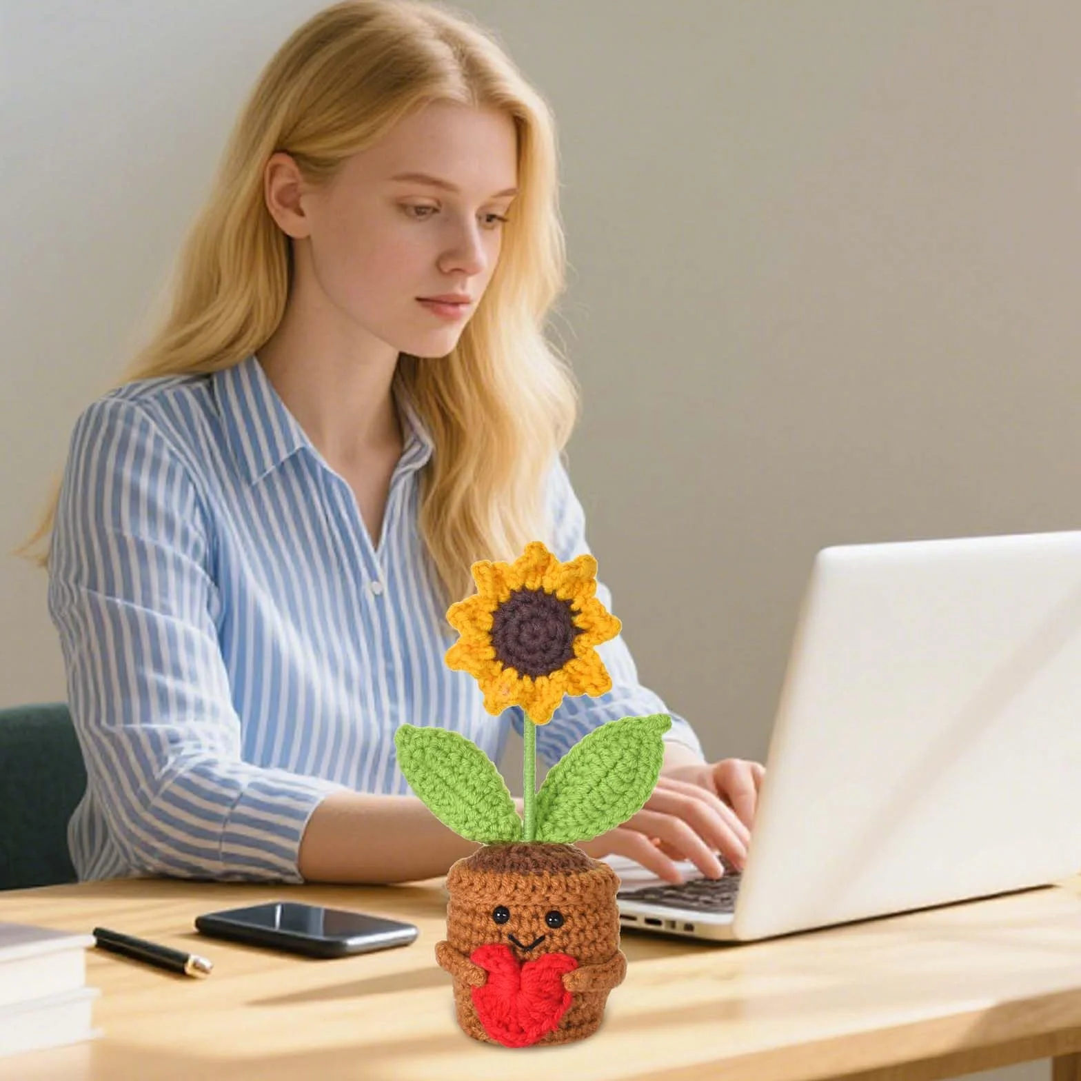 Pocket Hug Girasole positivo, Abbraccio Tascabile Girasole Piccoli Regali, bambola creativa in lana lavorata a maglia, Decorazioni da Scrivania per Casa e Ufficio, regalo di buon miglioramento