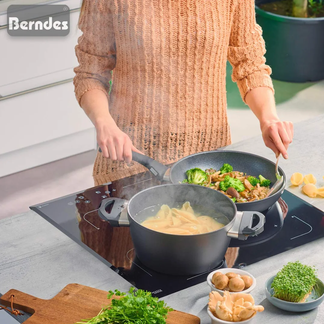 Berndes 21266 Balance Induction Enduro Padella in alluminio nero 28 cm