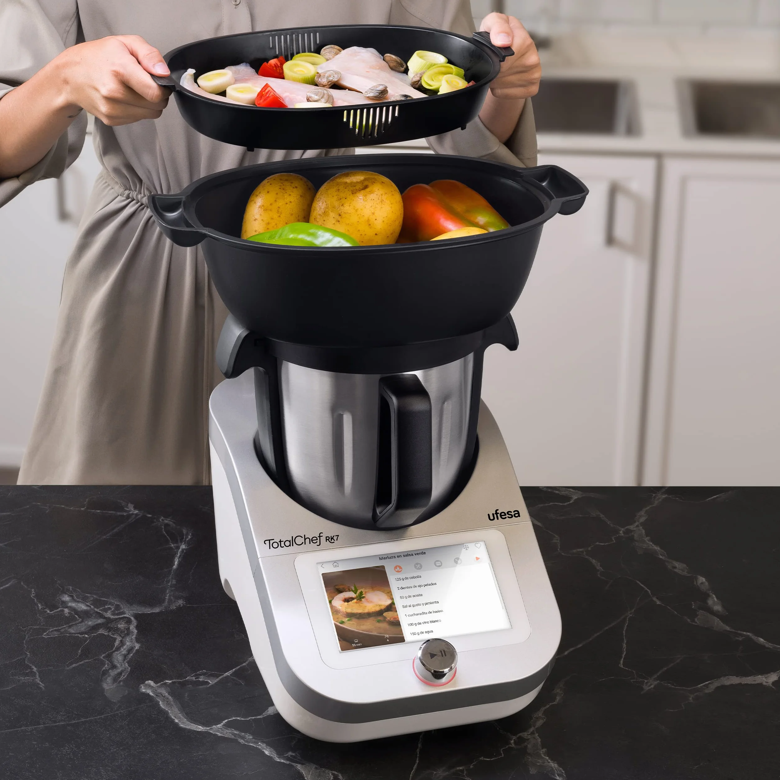 Ufesa TotalChef RK7 Robot da Cucina Intelligente Multifunzione, WIFI, Controllo Via App, 30 Funzioni, 4.5 L, Touch Screen da 7 pollici, Bilancia Integrata, Ricettario Interattivo