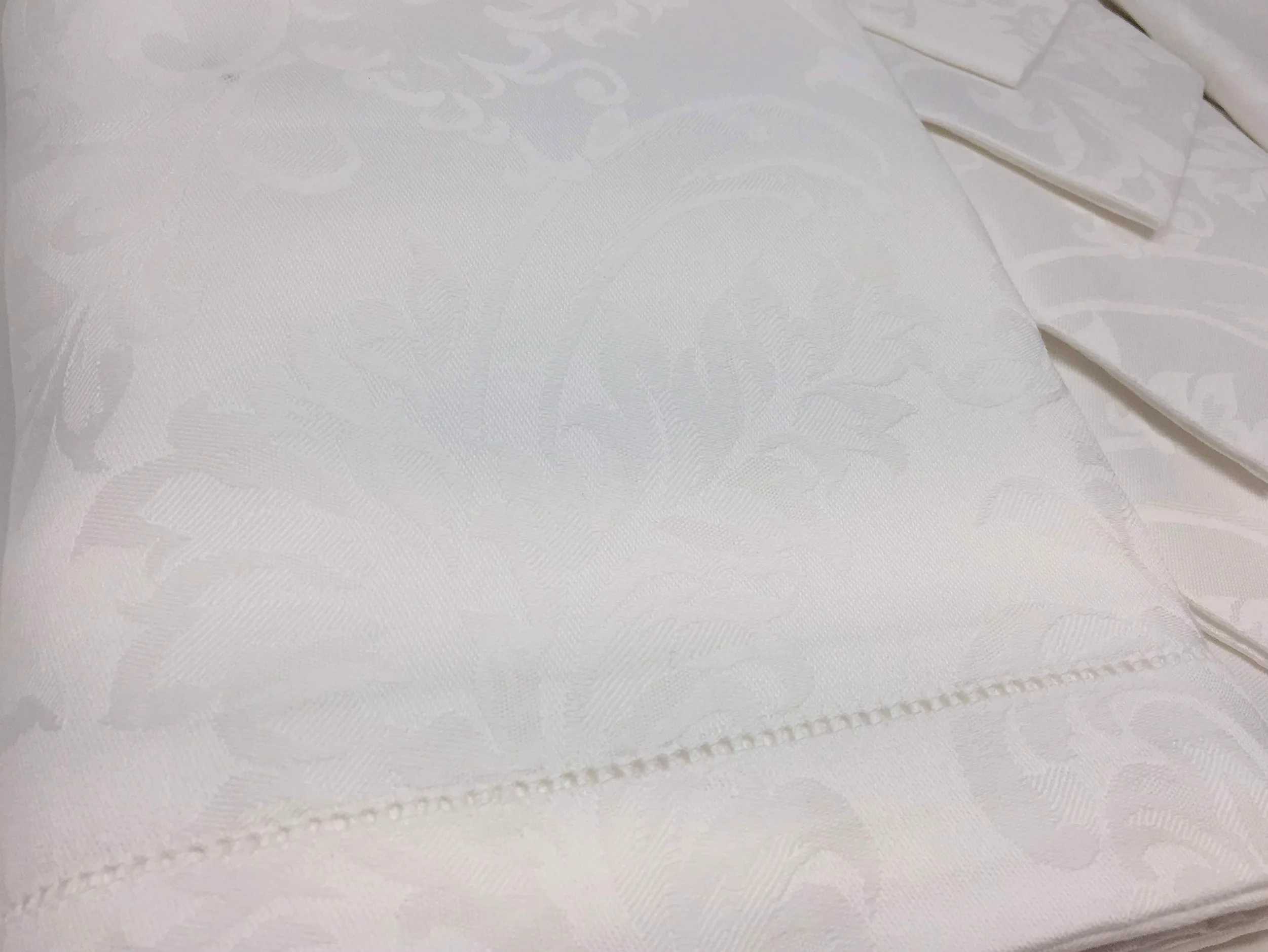 Elegante Tovaglia da tavola in Puro Damasco di Cotone Lavorazione Jacquard con Orlo a Giorno Art. Manuela varie misure e colori con tovaglioli (Bianco, Rettangolare x 18 cm. 180x360)