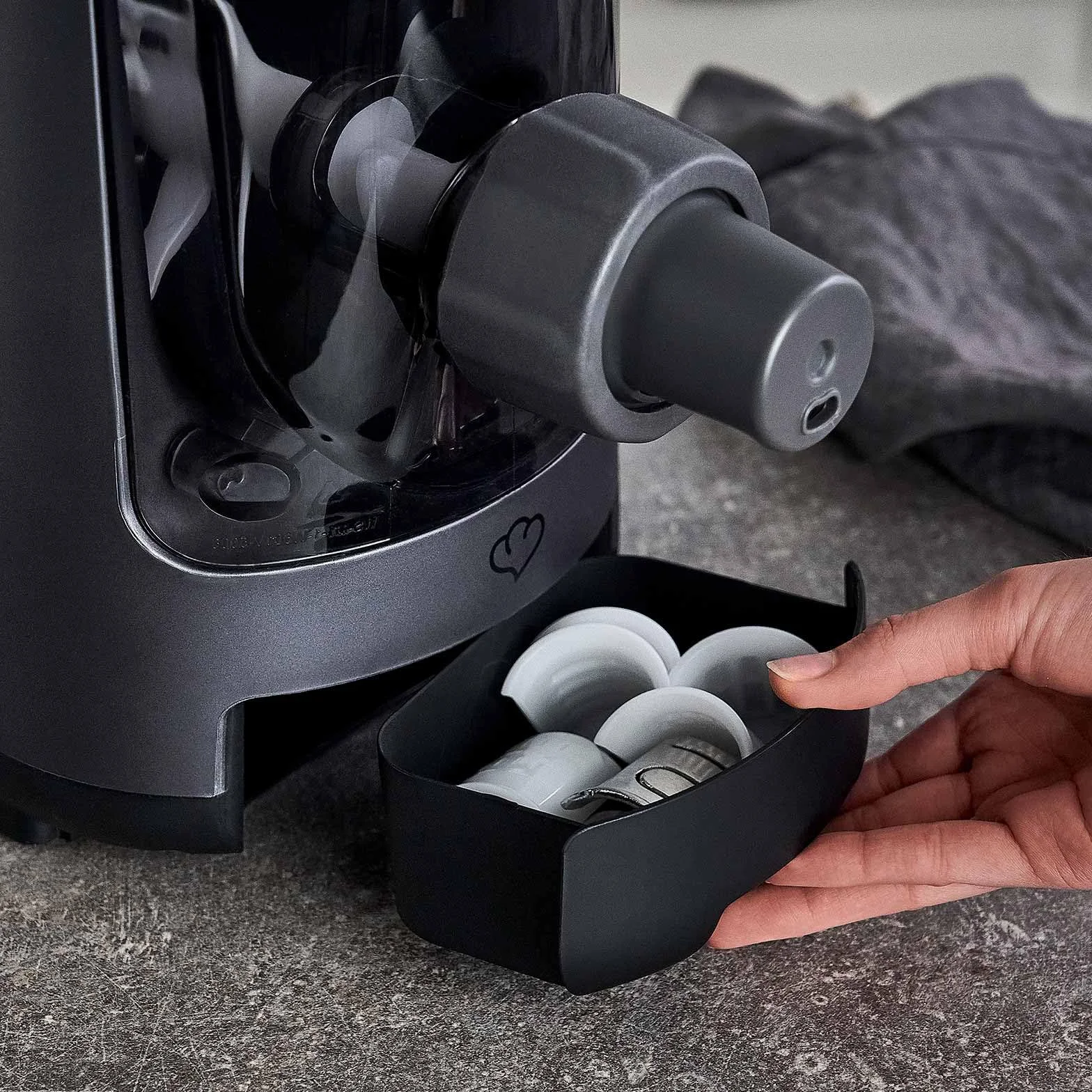 SPRINGLANE Macchina per pasta elettrica con bilancia integrata - 7 inserti da 180 W, preparare automaticamente la pasta fresca in meno di 30 minuti
