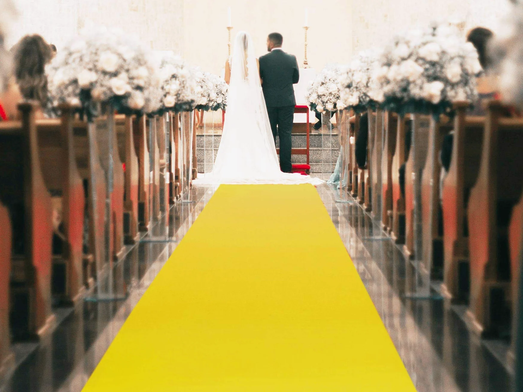 Tappeto per Matrimonio Giallo PODIUM- 2,00m x 14,00m, Passatoia al Metro VIP - Evento e Negozi | Resistente Al Fuoco | Chiesa, Sfilata e Cerimonie | Passatoia Nuziale