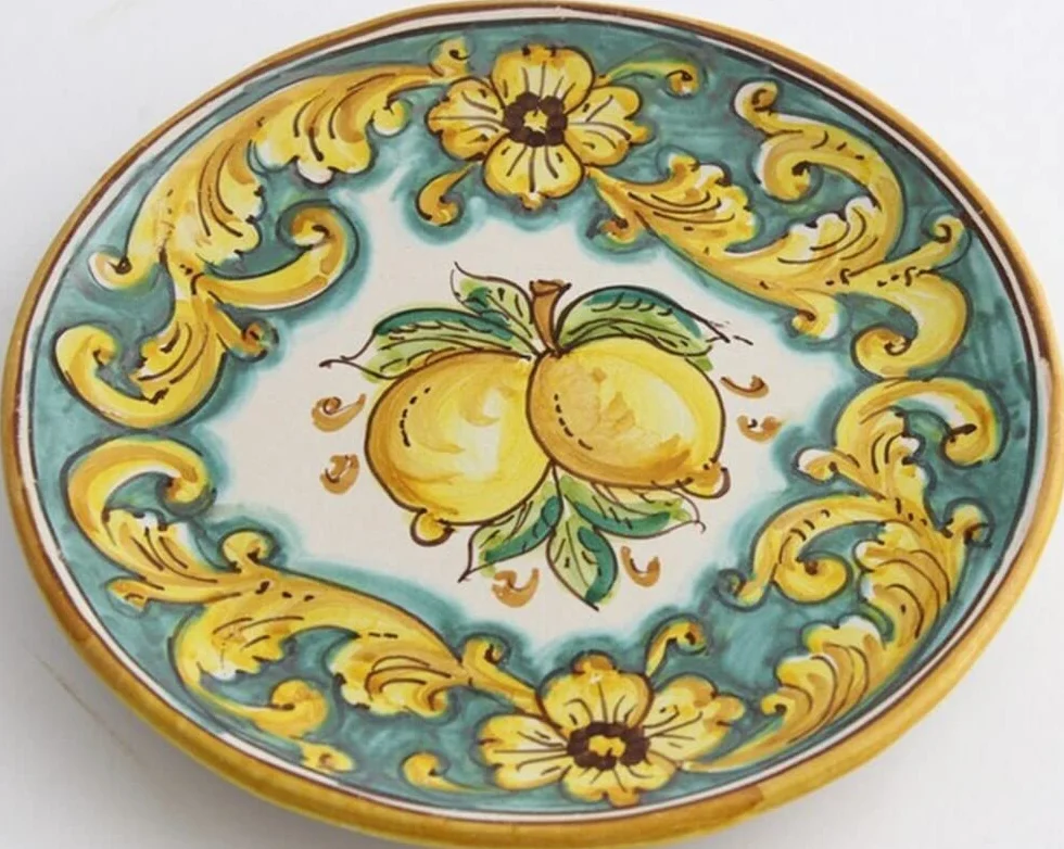 Piatto piccolo in ceramica siciliana giallo e verde di Santo Stefano di Camastra decorata a mano Limoni Art 14