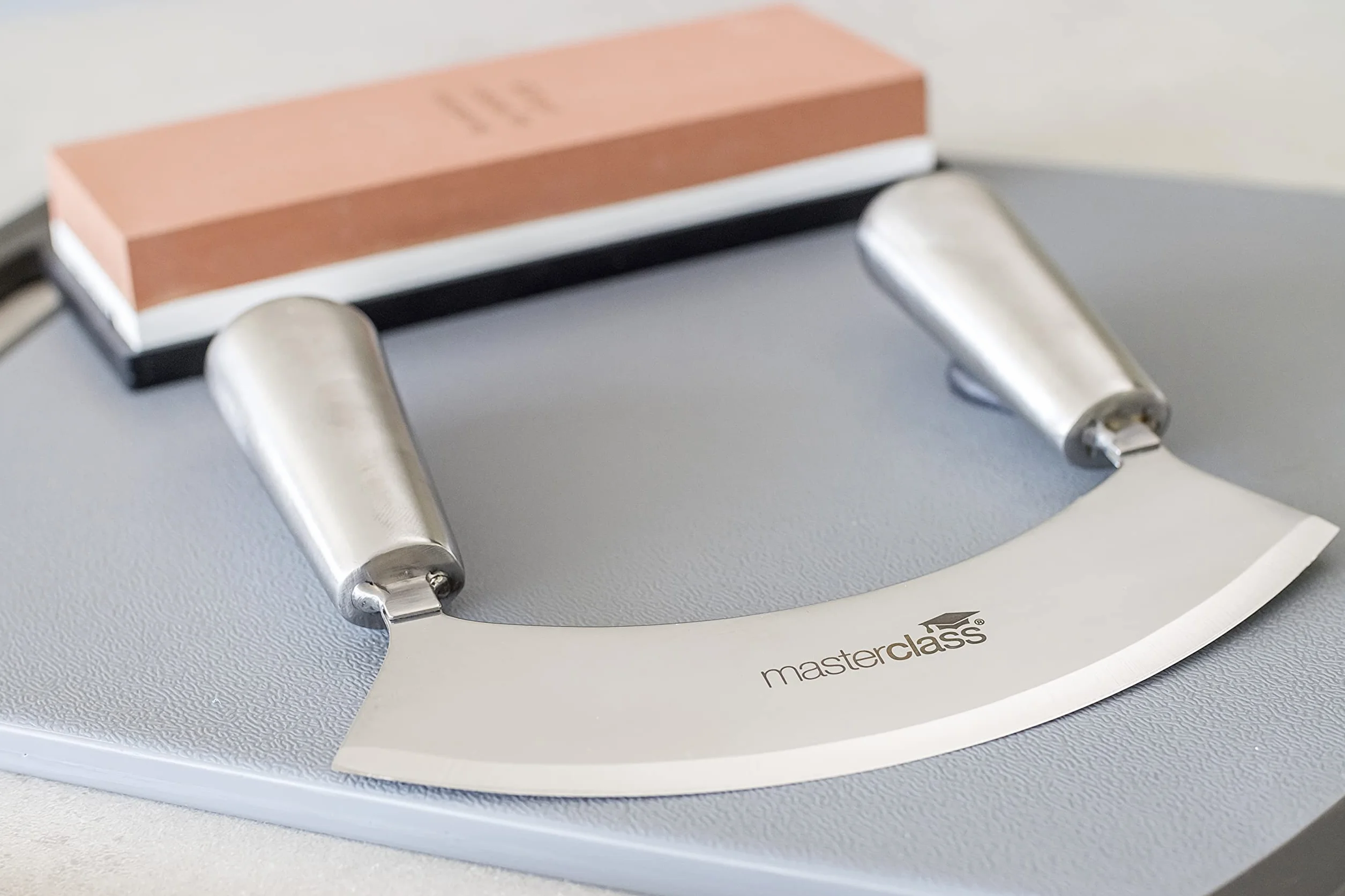 MasterClass Acero Mezzaluna a Lama Singola in Acciaio Inox al Carbonio, Lama Curva per Taglio delle Erbe, 18 cm, Argento
