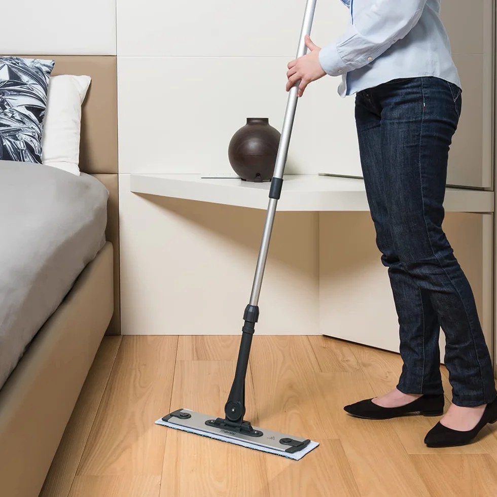 Polti Moppy Black Premium, Lavapavimenti a Vapore Senza Cavo, per tutti i Pavimenti e le Superfici Verticali Lavabili, Potenza 1500 W, Capacità Serbatoio 0,7 L, Extra Panni in Dotazione, Nero